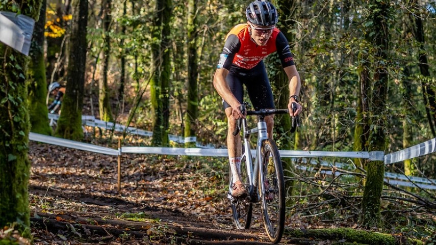 Miguel-Rodriguez-e-Lorena-Patino-demostran-a-sua-condicion-de-referentes-estatais-en-Ponteareas