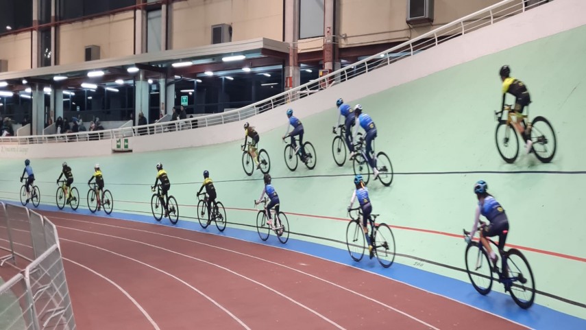 Escuelas-madrilenas-disfrutan-de-una-jornada-de-iniciacion-en-el-Velodromo-de-Galapagar