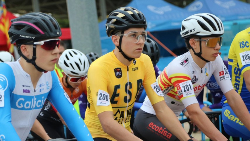 Guillermo-Garcia-festexa-coa-Seleccion-de-Galicia-o-titulo-cadete-da-Copa-de-Espana-de-Ciclocros