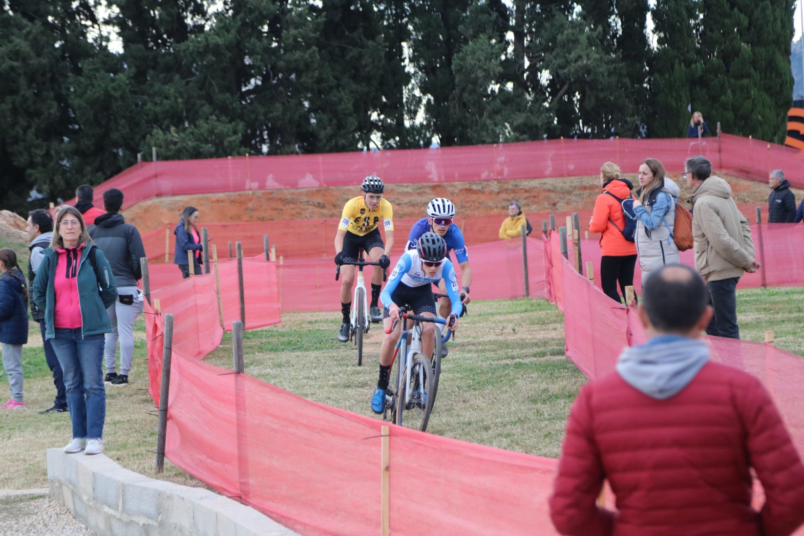 Guillermo García festexa coa Selección de Galicia o título cadete da Copa de España de Ciclocrós