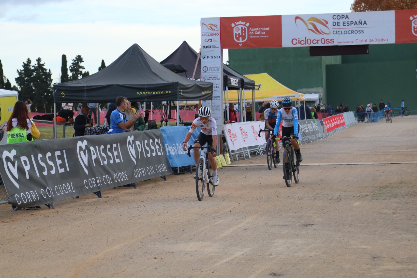 Guillermo García festexa coa Selección de Galicia o título cadete da Copa de España de Ciclocrós