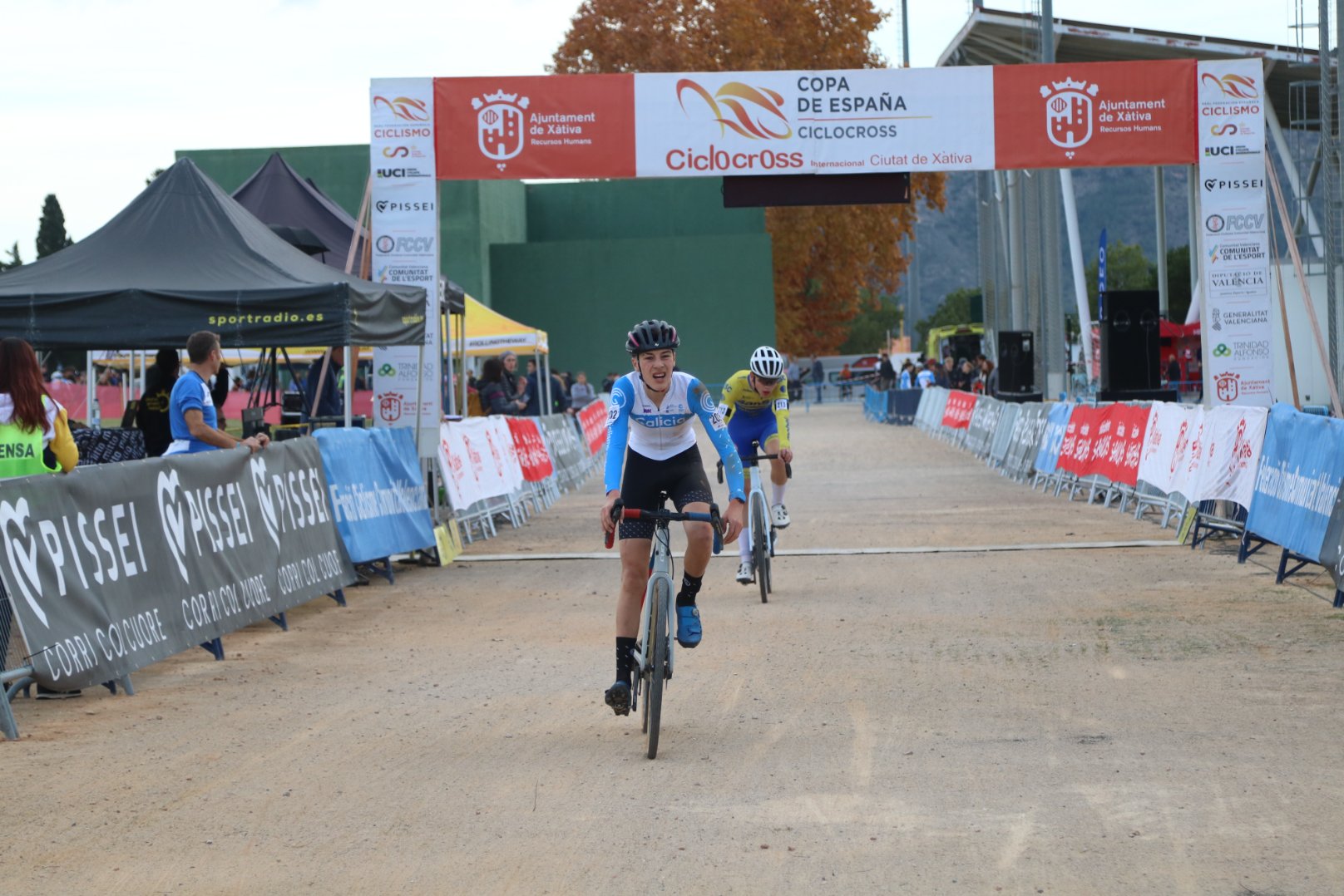 Guillermo García festexa coa Selección de Galicia o título cadete da Copa de España de Ciclocrós