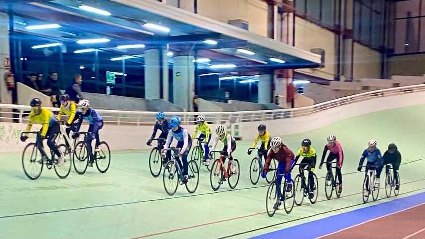 Septimo-entrenamiento-de-Infantiles-en-el-velodromo-Tasio-Greciano