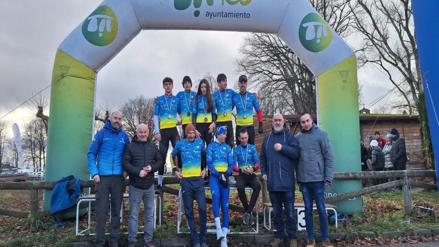 Tineo-corona-a-los-campeones-de-Asturias-de-Ciclocross-en-una-manana-gelida