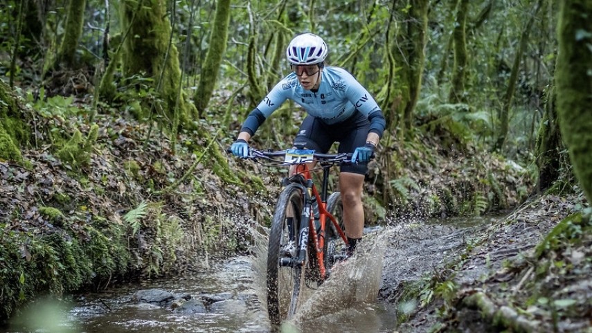 angel-Maneiro-e-Mar-Delgado-acenden-a-Copa-Galicia-de-BTT-Resistencia-en-Lousame