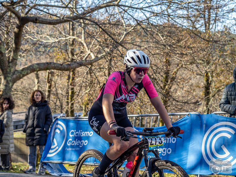 Ángel Maneiro e Mar Delgado acenden a Copa Galicia de BTT Resistencia en Lousame