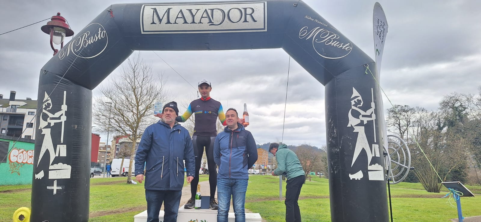 Villaviciosa acoge una brillante jornada de ciclocross con el X Circuito Mayador
