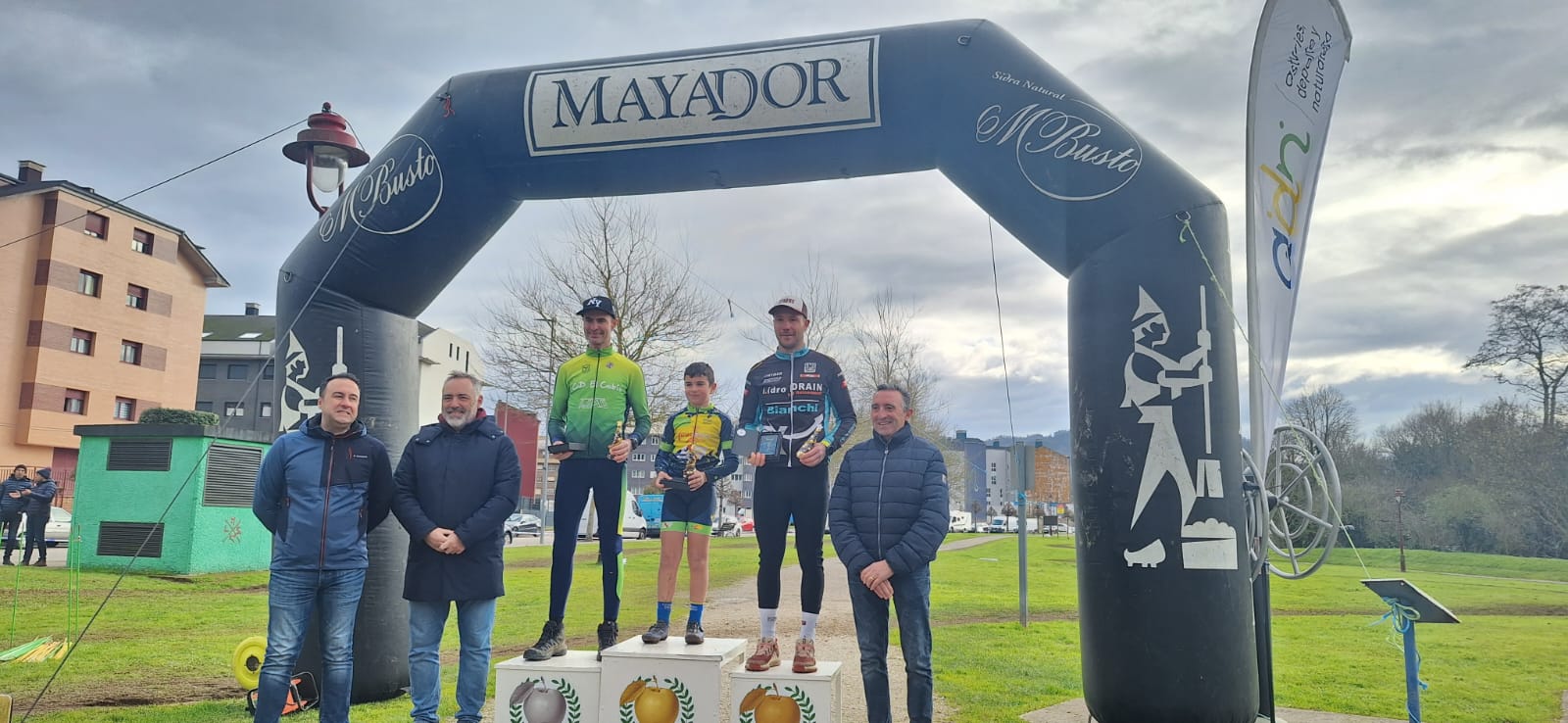 Villaviciosa acoge una brillante jornada de ciclocross con el X Circuito Mayador