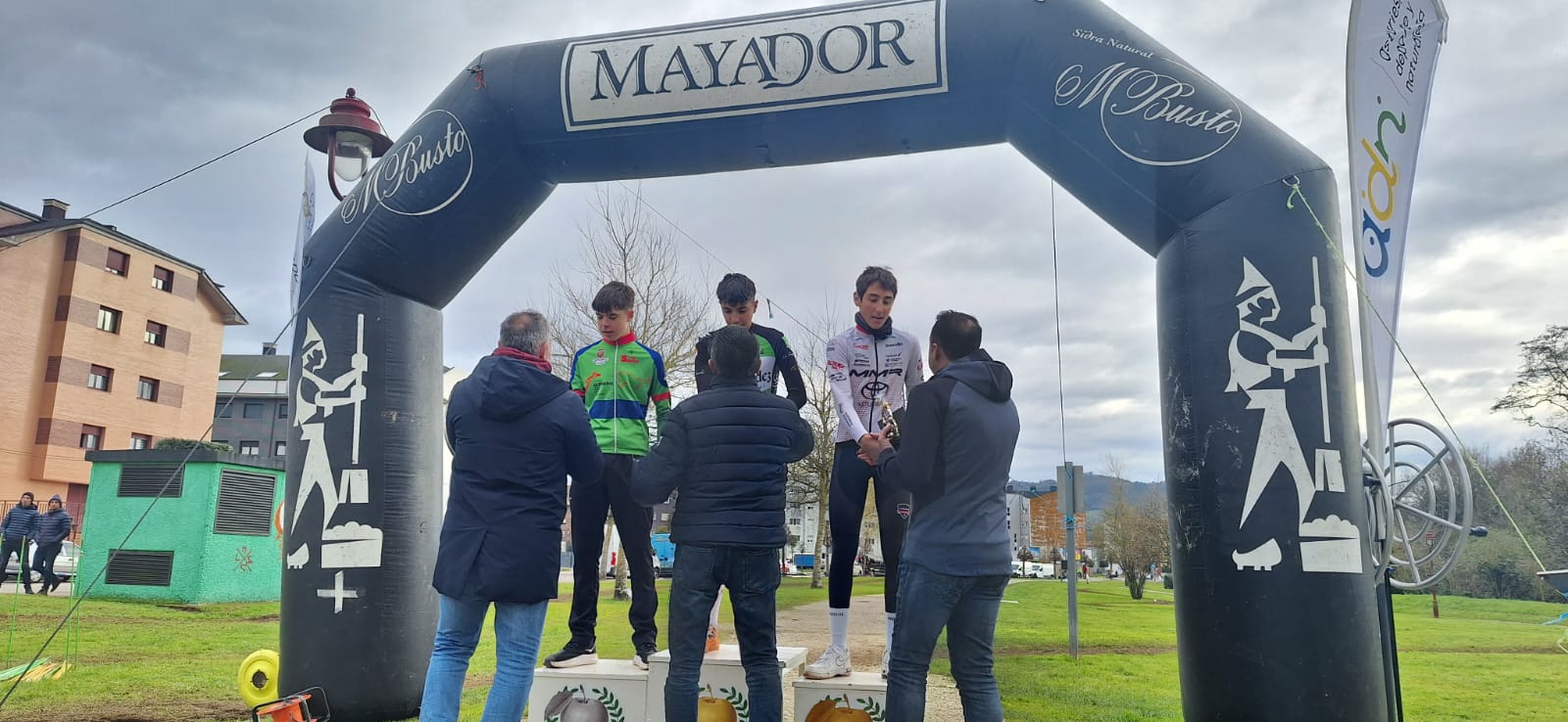 Villaviciosa acoge una brillante jornada de ciclocross con el X Circuito Mayador
