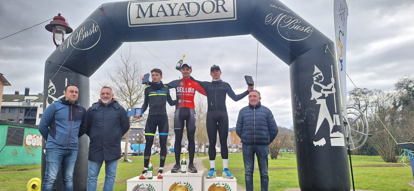 Villaviciosa acoge una brillante jornada de ciclocross con el X Circuito Mayador
