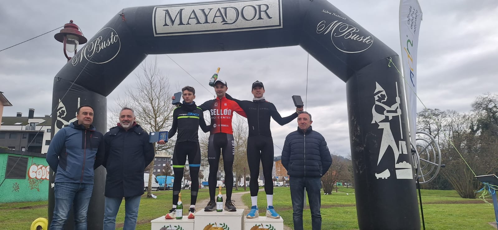 Villaviciosa acoge una brillante jornada de ciclocross con el X Circuito Mayador