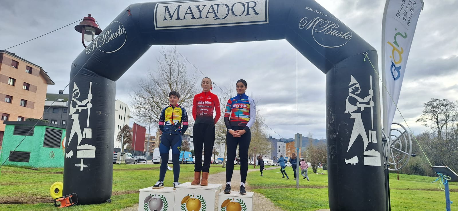 Villaviciosa acoge una brillante jornada de ciclocross con el X Circuito Mayador