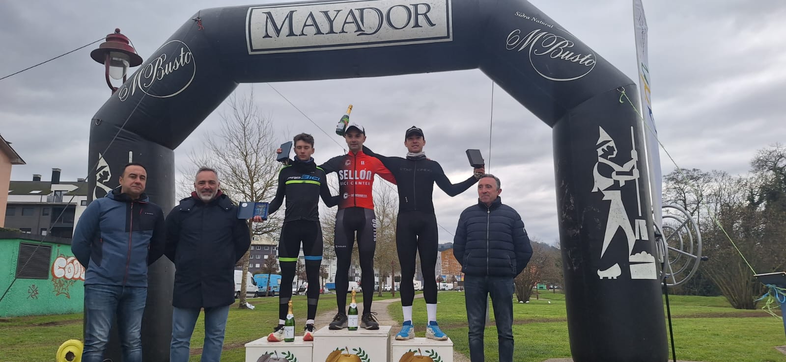 Villaviciosa acoge una brillante jornada de ciclocross con el X Circuito Mayador