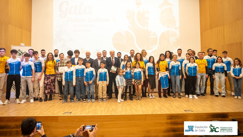 Algeciras-se-vistio-de-gala-para-celebrar-lo-mejor-del-ciclismo-gaditano