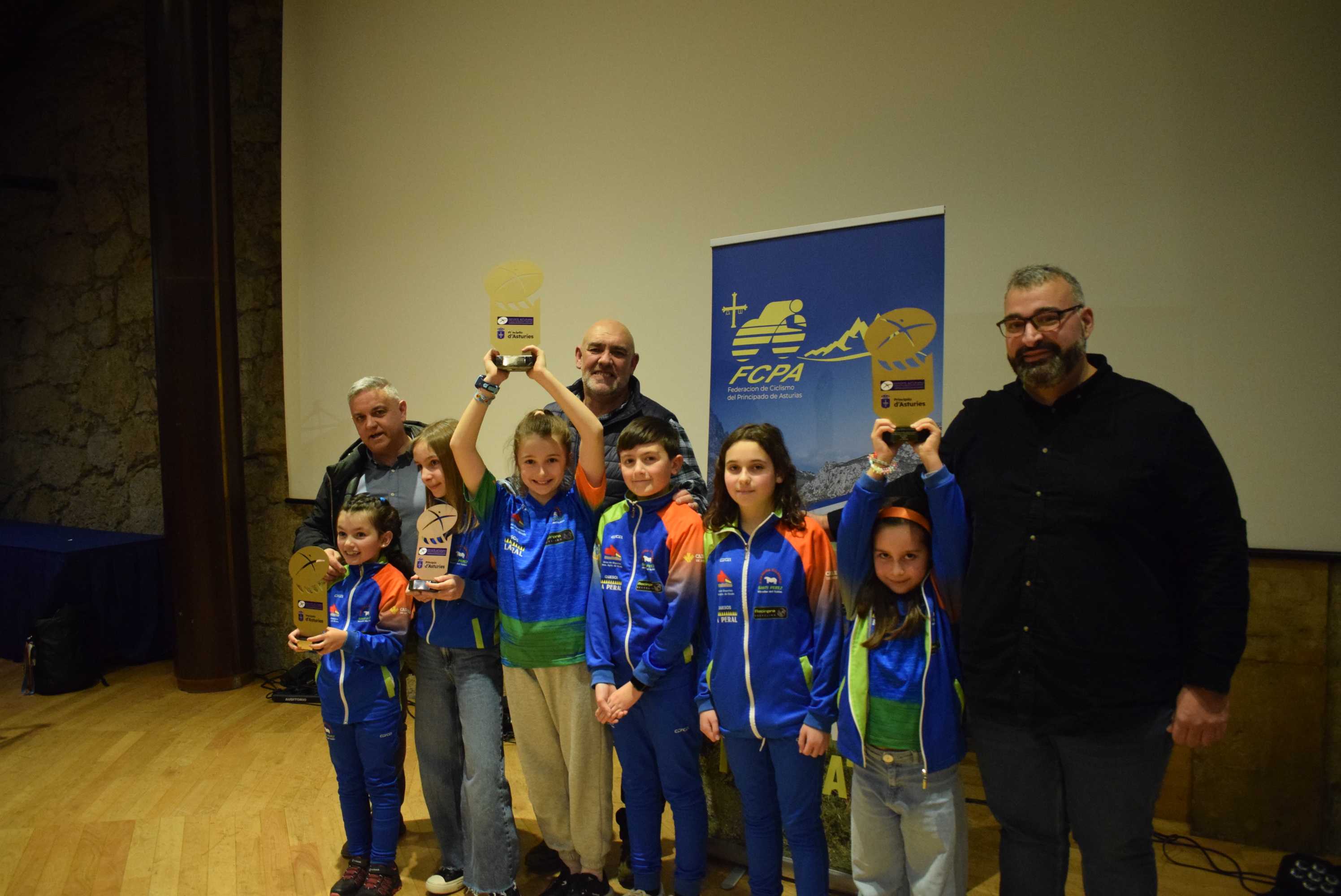 La Gala del Ciclismo Asturiano Premia la Diversidad y el Relevo Generacional en una Noche de Emociones