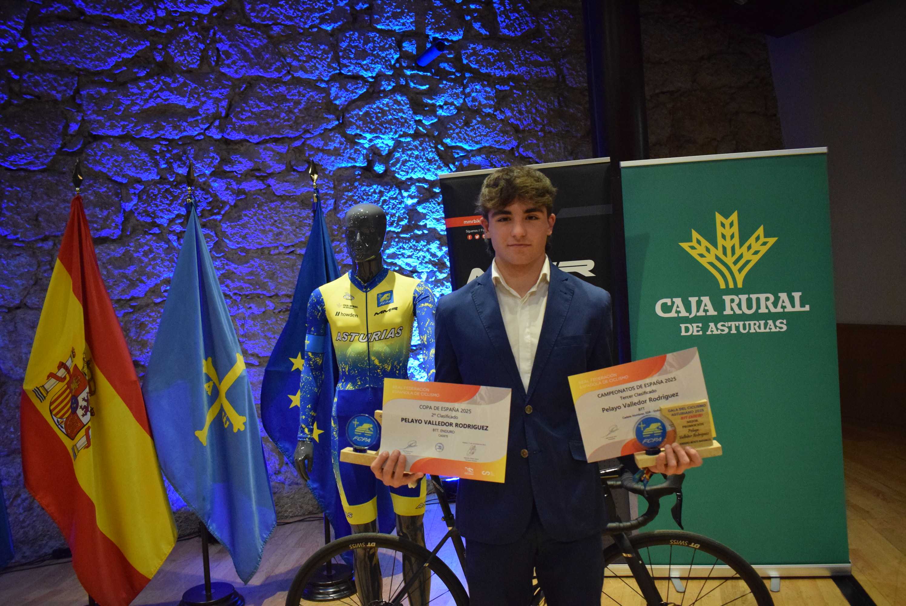 La Gala del Ciclismo Asturiano Premia la Diversidad y el Relevo Generacional en una Noche de Emociones
