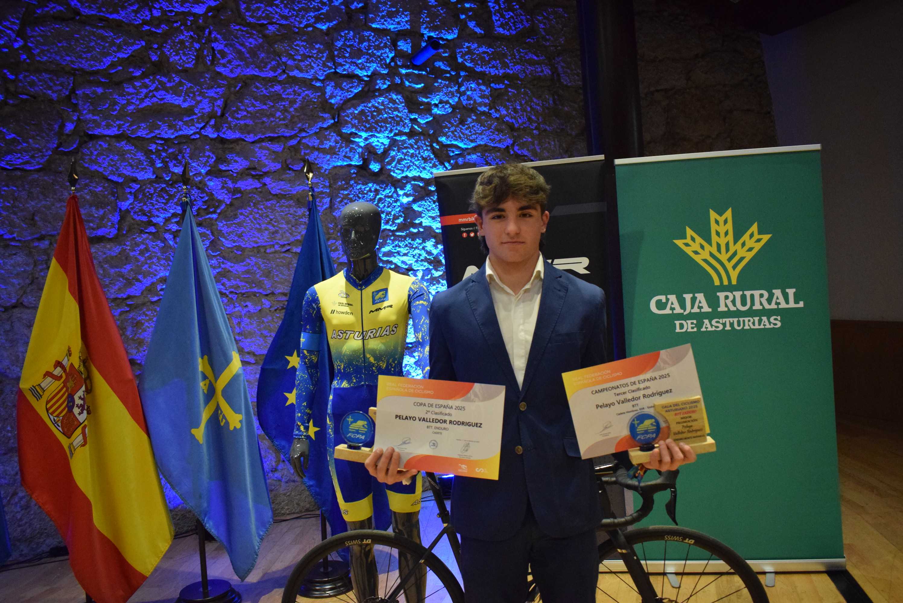 La Gala del Ciclismo Asturiano Premia la Diversidad y el Relevo Generacional en una Noche de Emociones