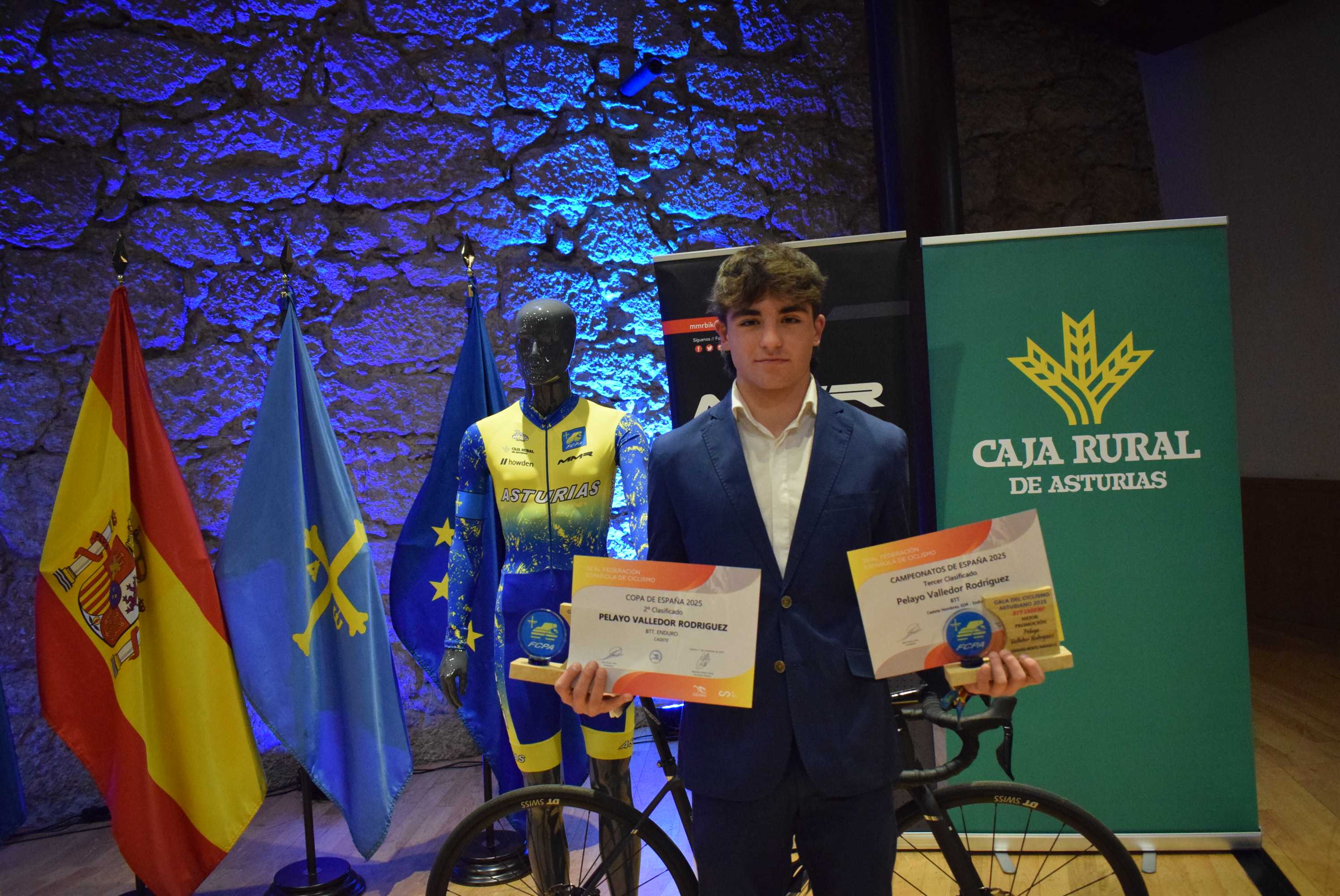 La Gala del Ciclismo Asturiano Premia la Diversidad y el Relevo Generacional en una Noche de Emociones