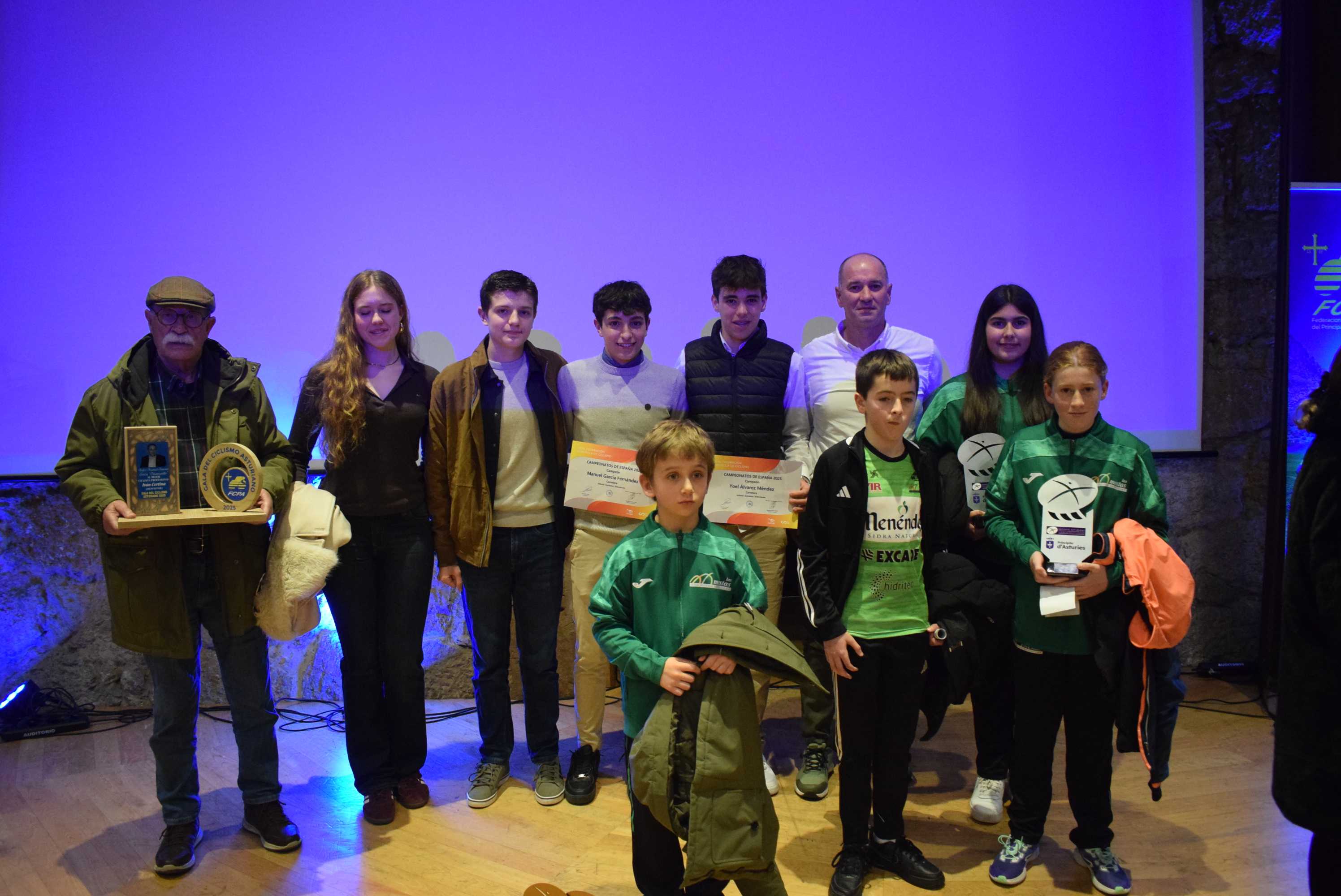 La Gala del Ciclismo Asturiano Premia la Diversidad y el Relevo Generacional en una Noche de Emociones
