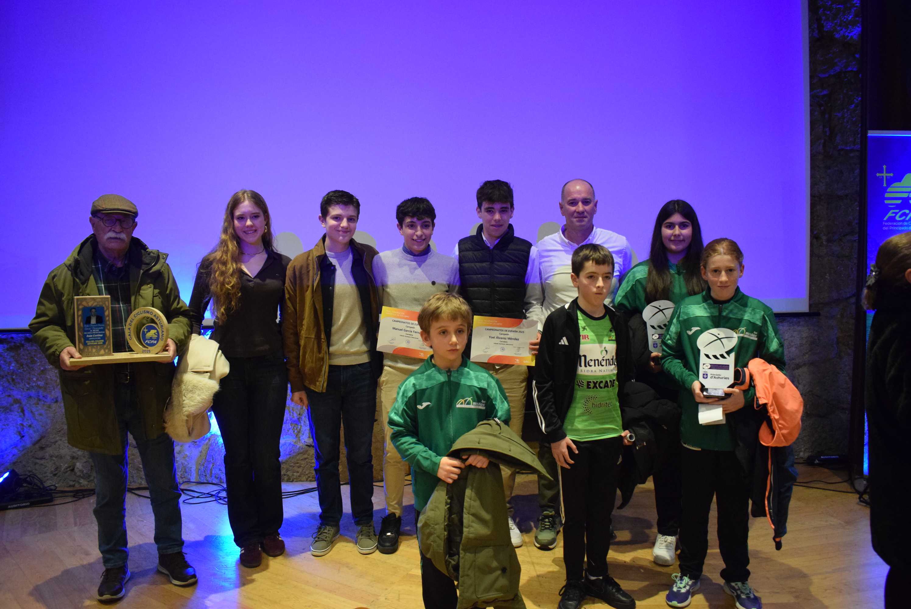 La Gala del Ciclismo Asturiano Premia la Diversidad y el Relevo Generacional en una Noche de Emociones