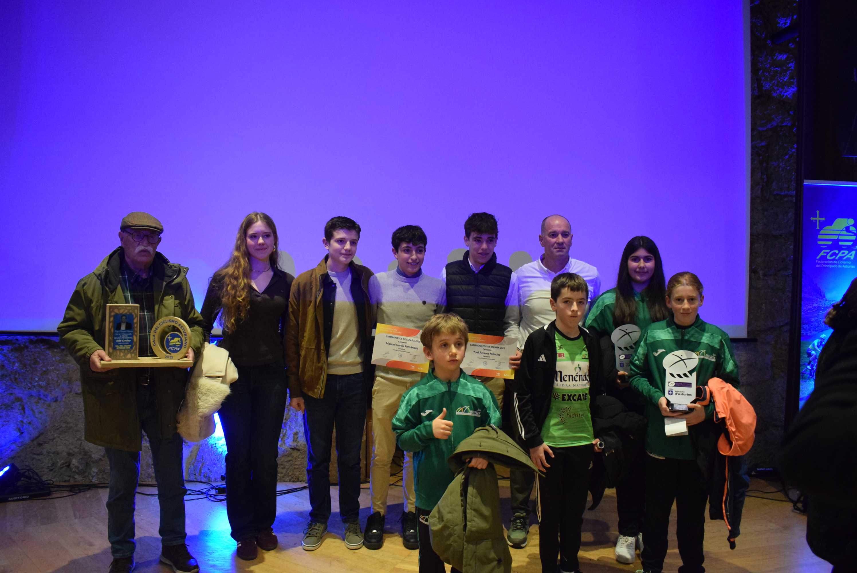 La Gala del Ciclismo Asturiano Premia la Diversidad y el Relevo Generacional en una Noche de Emociones