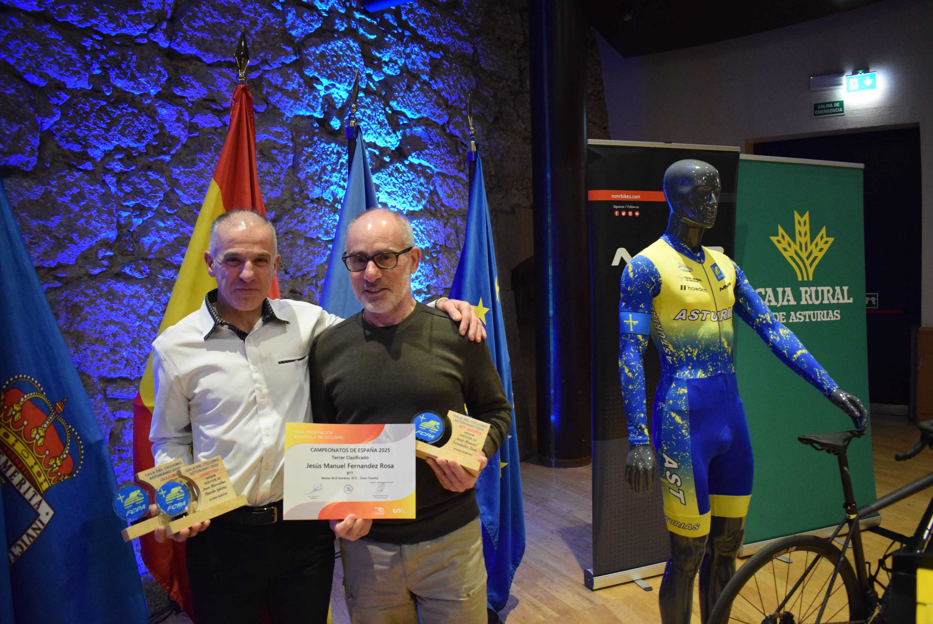La Gala del Ciclismo Asturiano Premia la Diversidad y el Relevo Generacional en una Noche de Emociones