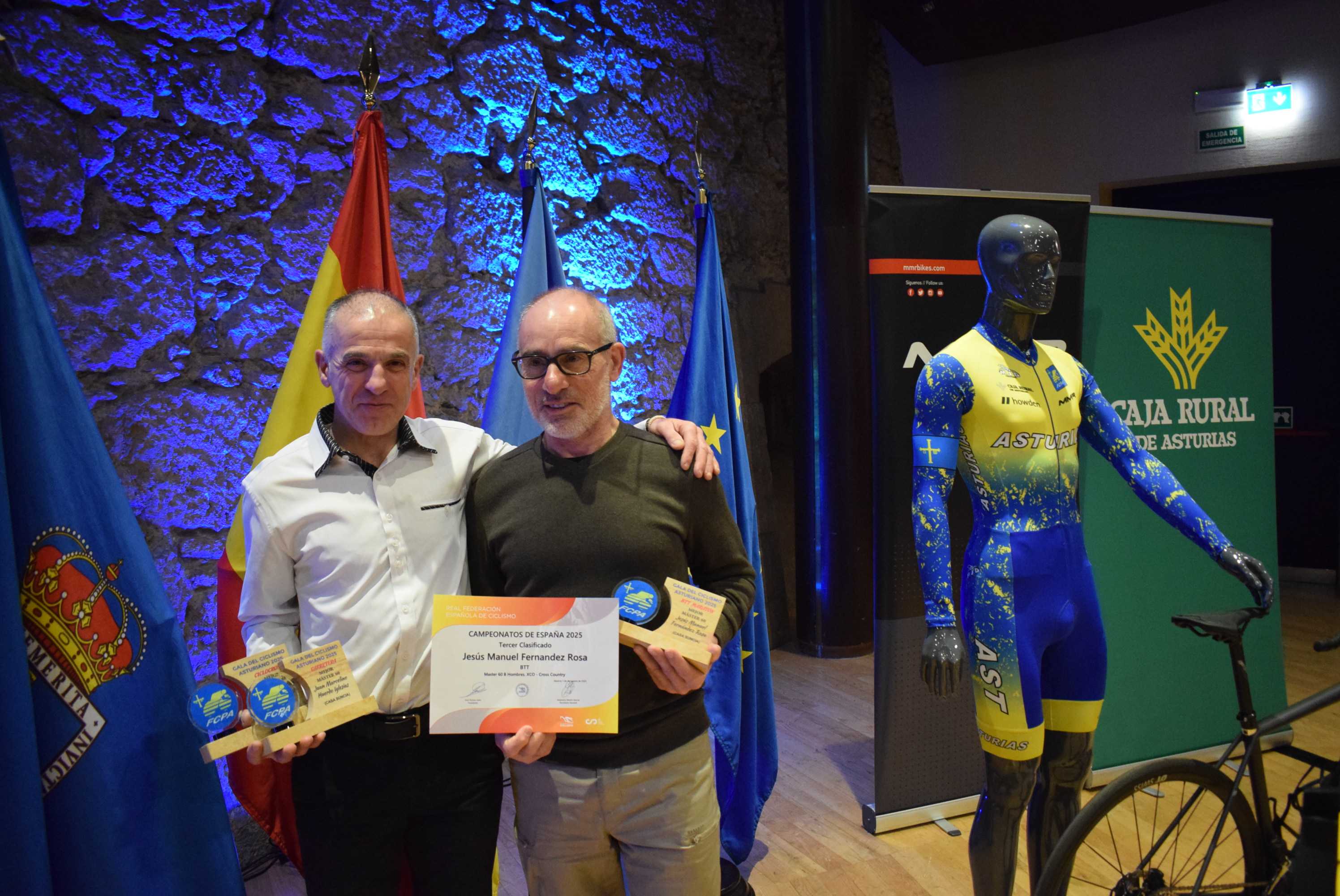 La Gala del Ciclismo Asturiano Premia la Diversidad y el Relevo Generacional en una Noche de Emociones
