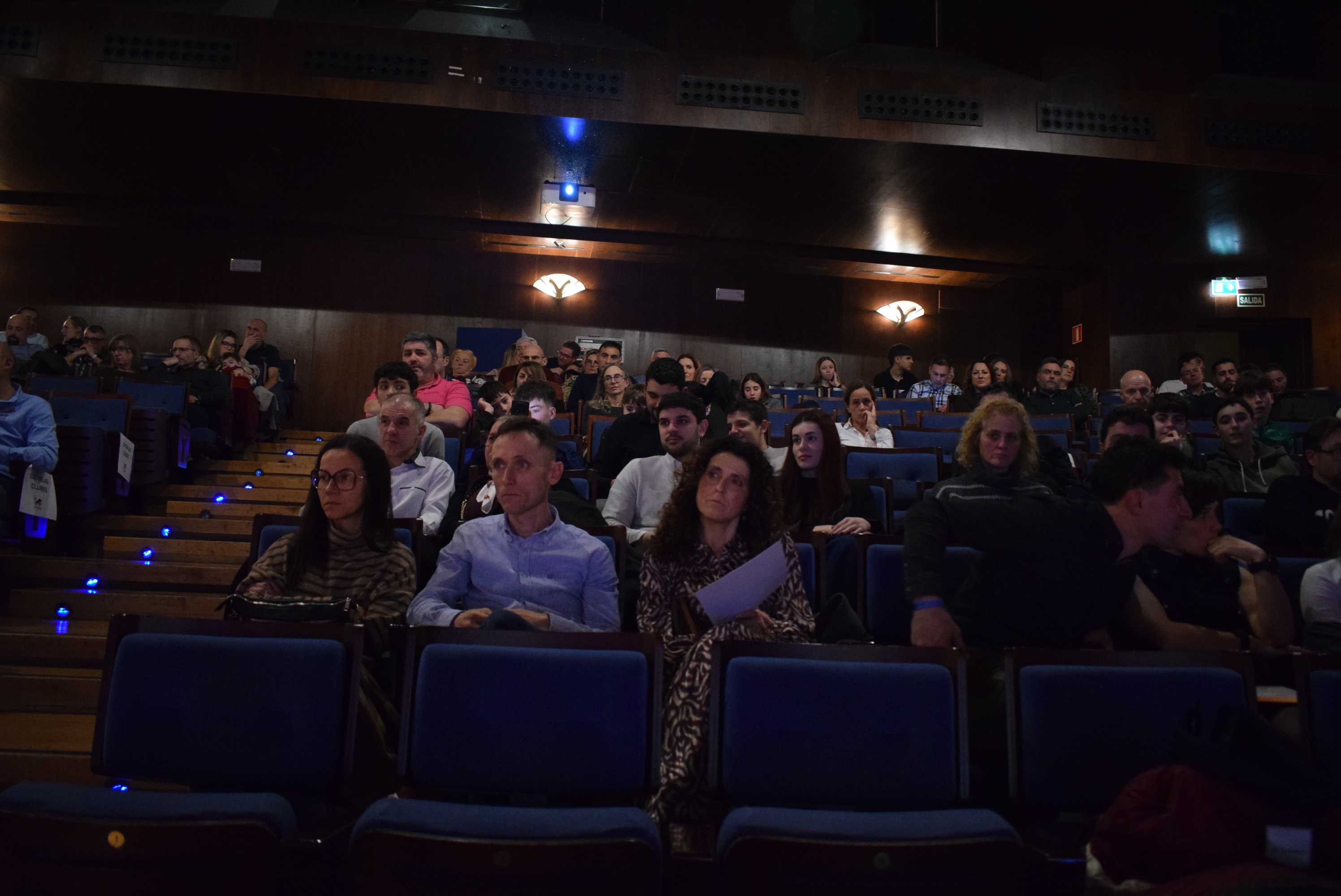 La Gala del Ciclismo Asturiano Premia la Diversidad y el Relevo Generacional en una Noche de Emociones