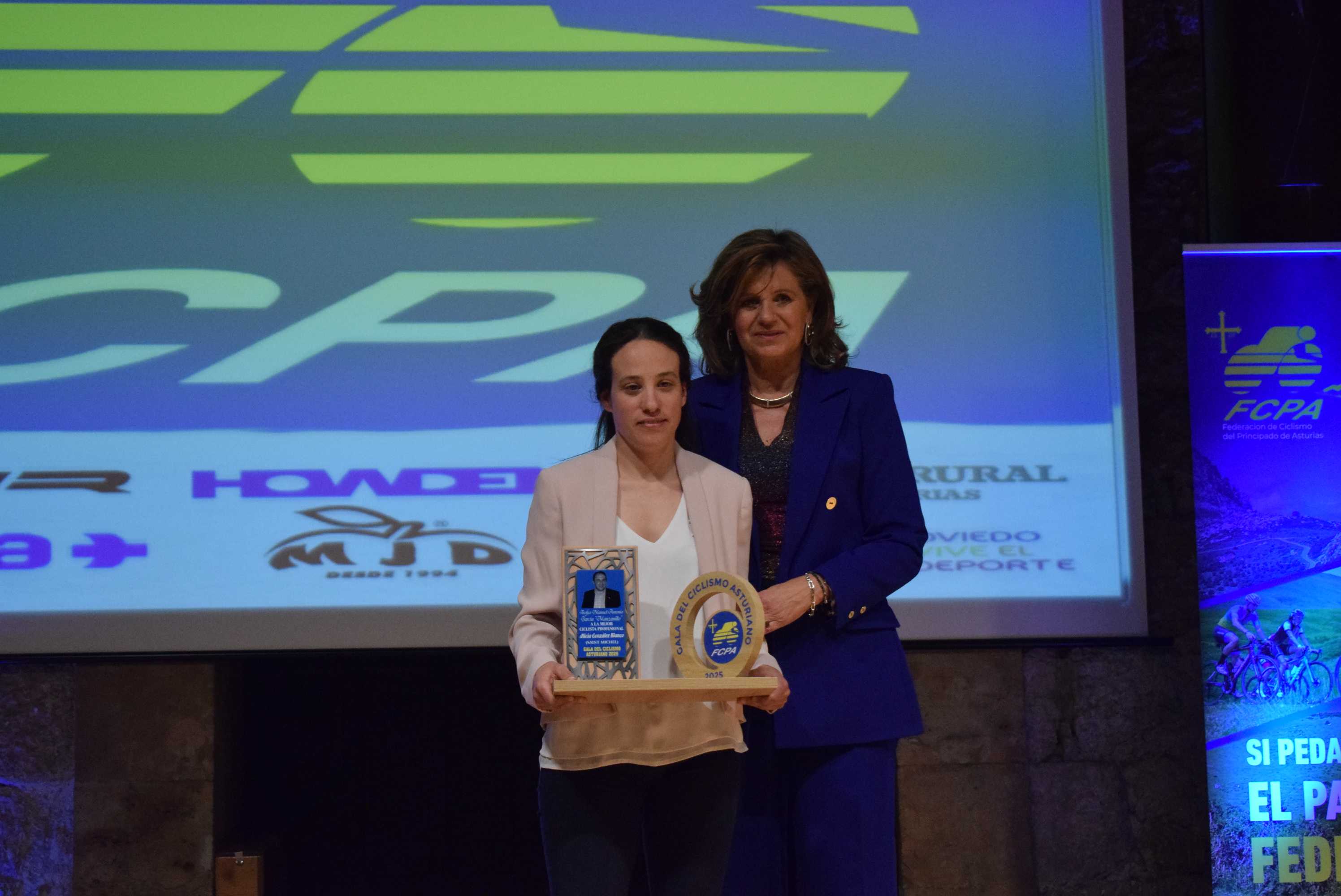 La Gala del Ciclismo Asturiano Premia la Diversidad y el Relevo Generacional en una Noche de Emociones