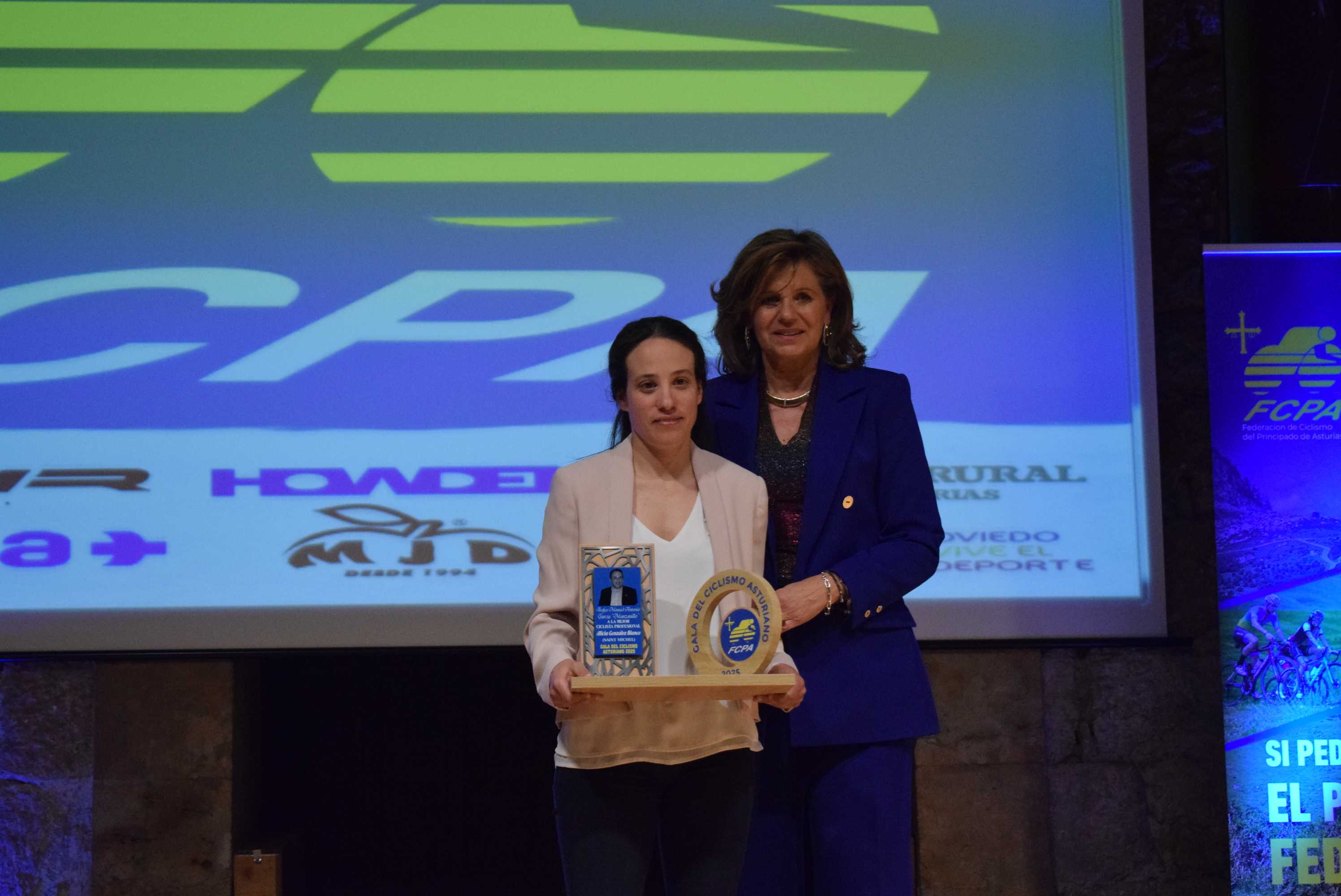 La Gala del Ciclismo Asturiano Premia la Diversidad y el Relevo Generacional en una Noche de Emociones