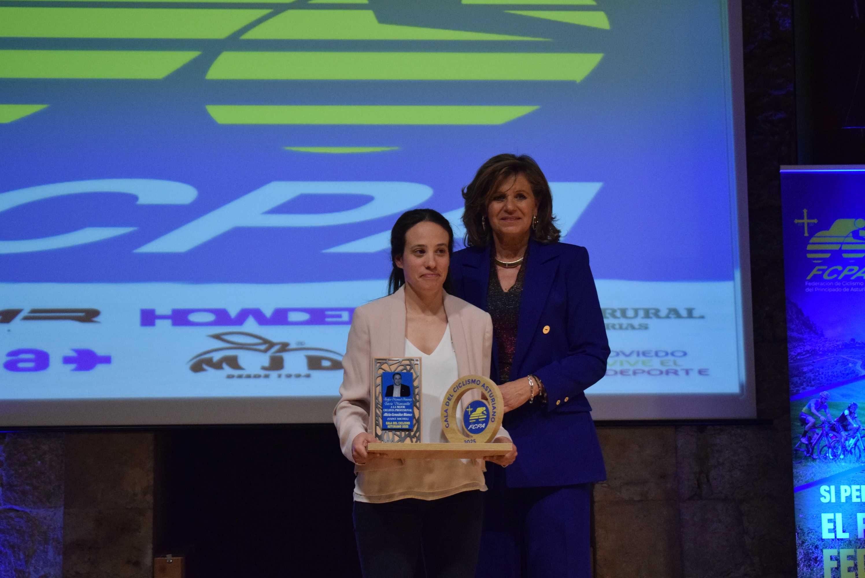 La Gala del Ciclismo Asturiano Premia la Diversidad y el Relevo Generacional en una Noche de Emociones