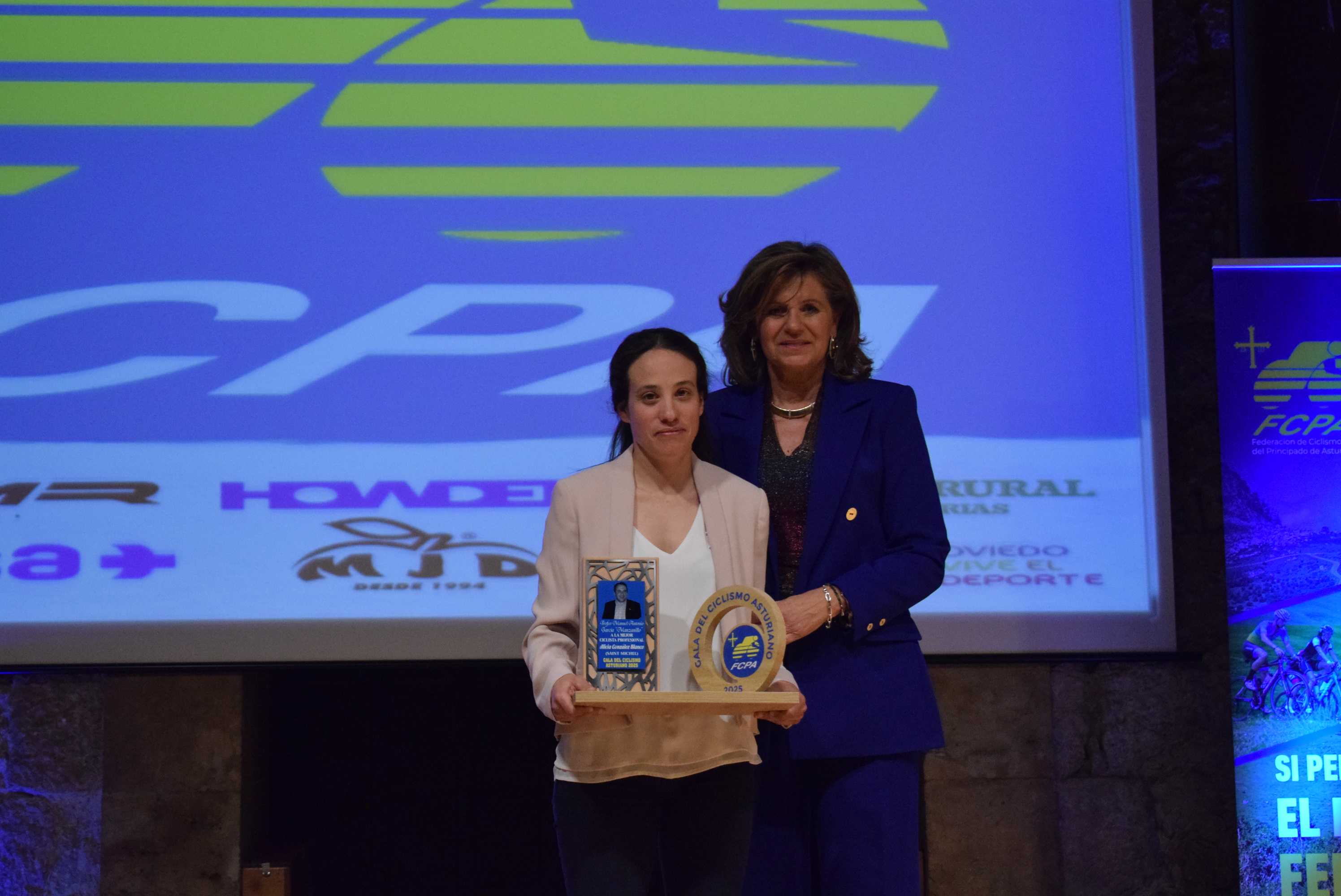 La Gala del Ciclismo Asturiano Premia la Diversidad y el Relevo Generacional en una Noche de Emociones