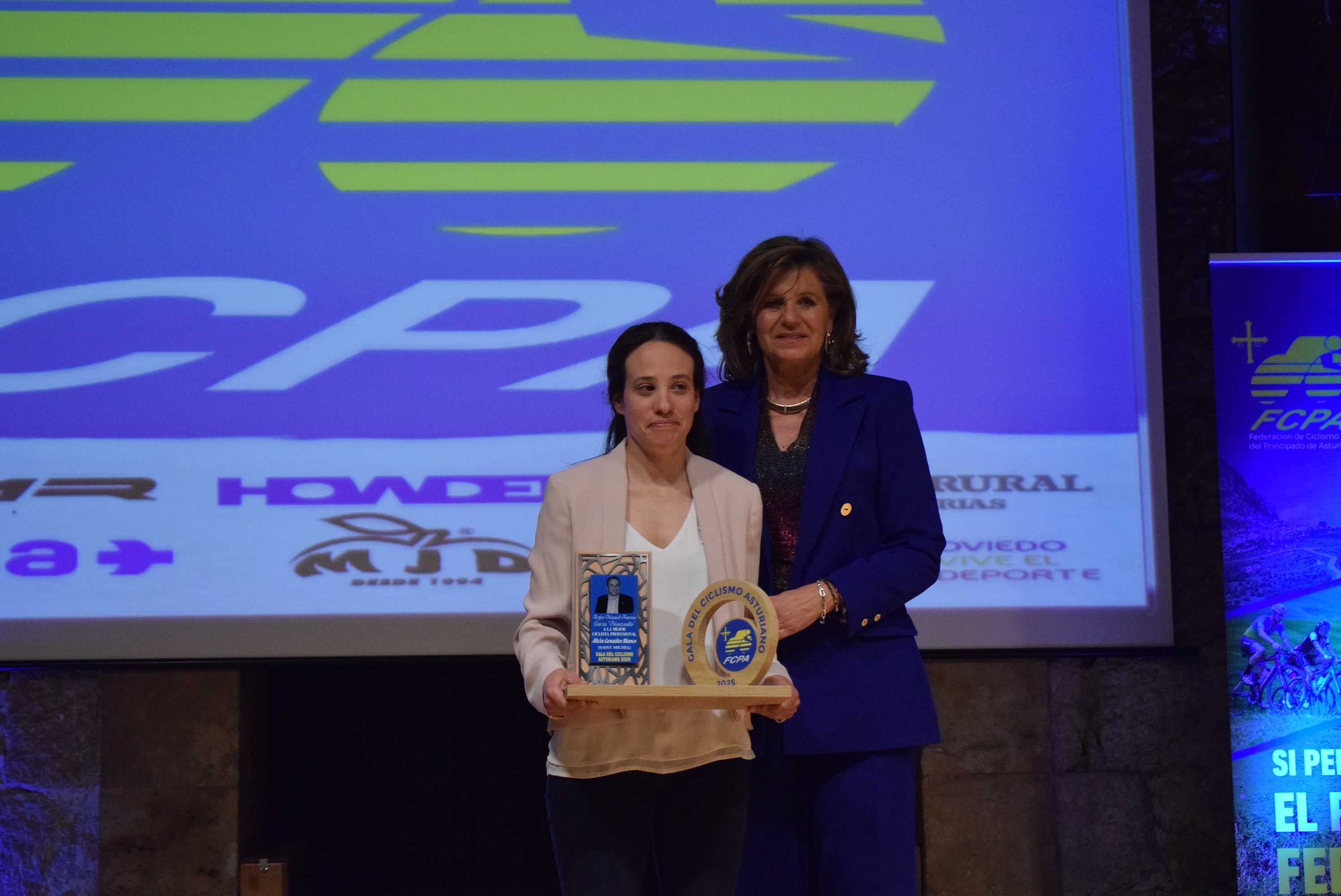 La Gala del Ciclismo Asturiano Premia la Diversidad y el Relevo Generacional en una Noche de Emociones