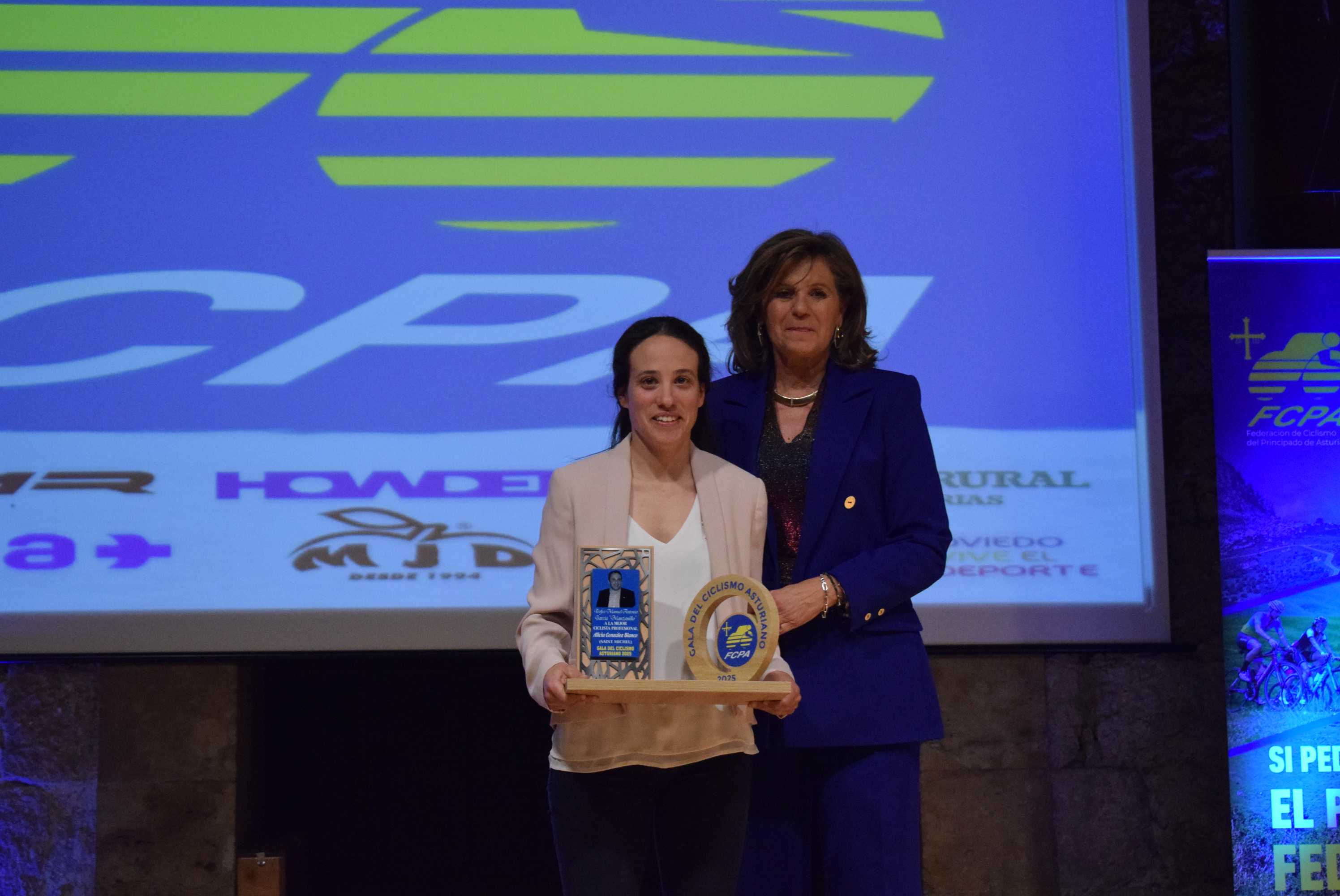La Gala del Ciclismo Asturiano Premia la Diversidad y el Relevo Generacional en una Noche de Emociones