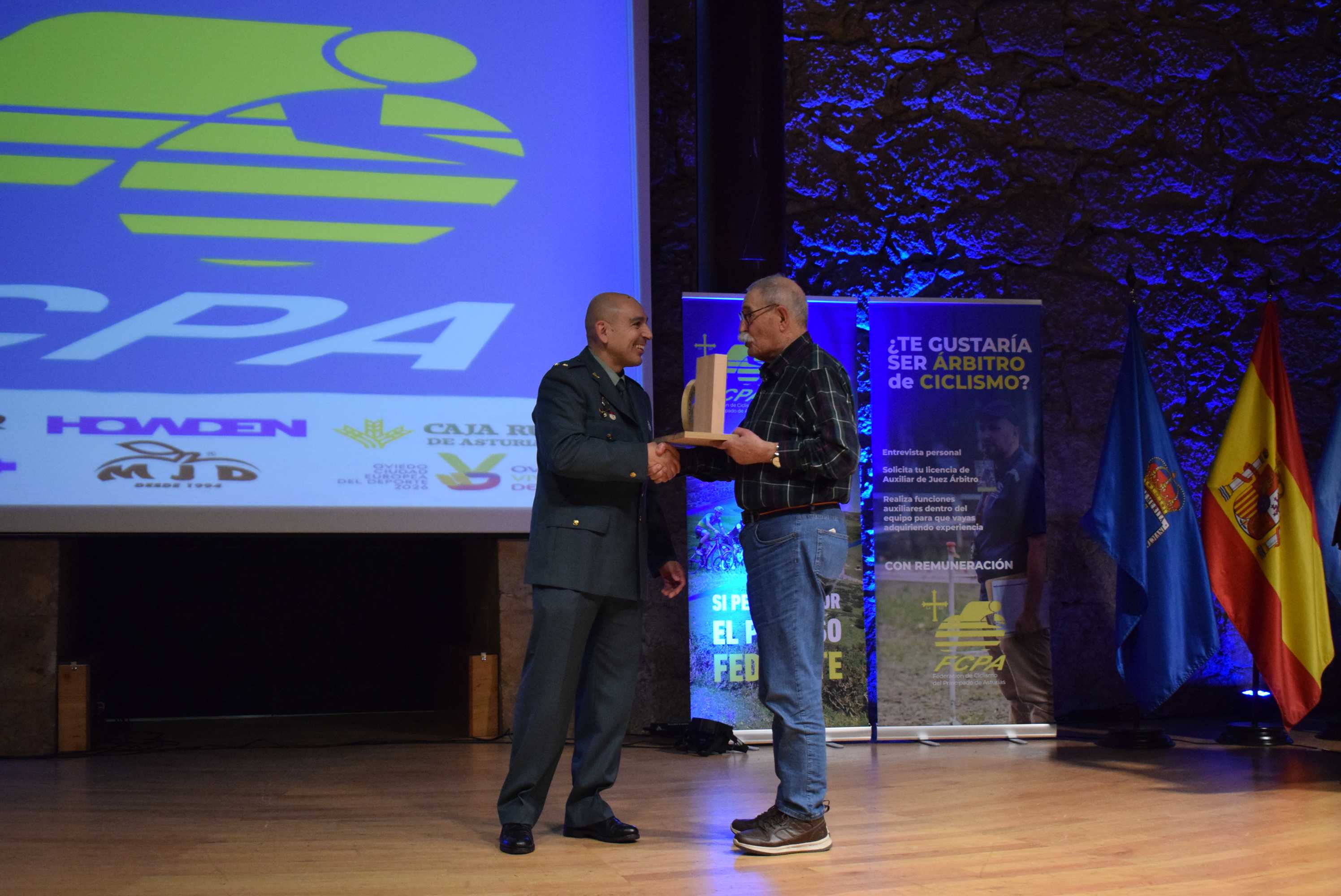 La Gala del Ciclismo Asturiano Premia la Diversidad y el Relevo Generacional en una Noche de Emociones