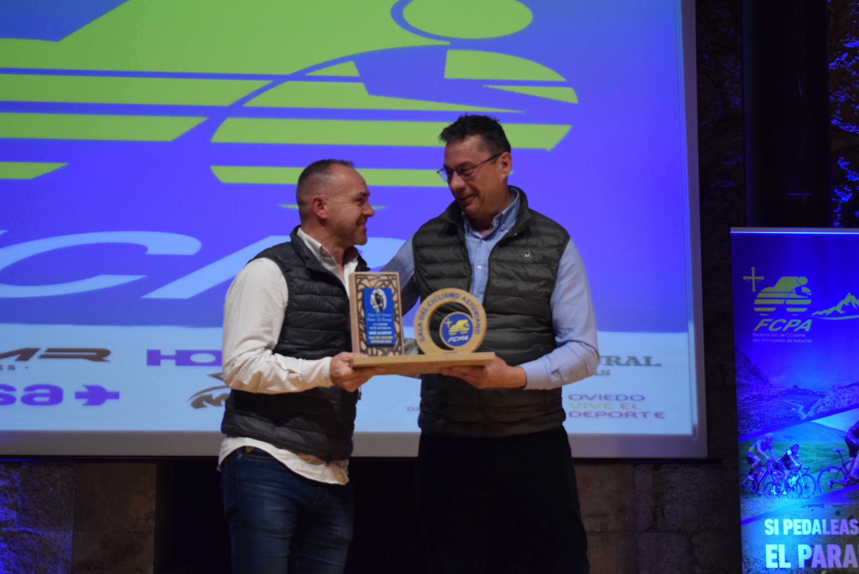 La Gala del Ciclismo Asturiano Premia la Diversidad y el Relevo Generacional en una Noche de Emociones