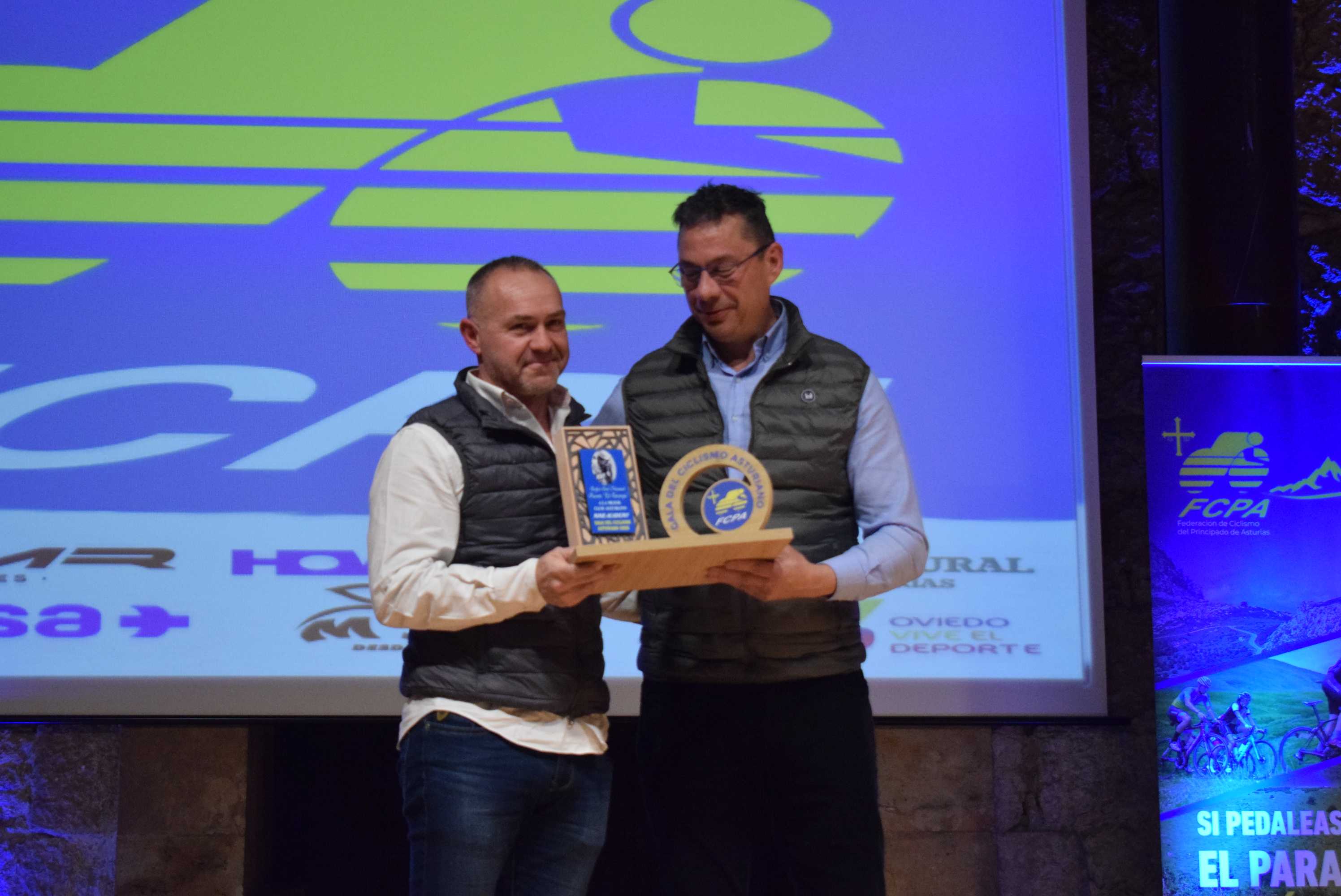 La Gala del Ciclismo Asturiano Premia la Diversidad y el Relevo Generacional en una Noche de Emociones