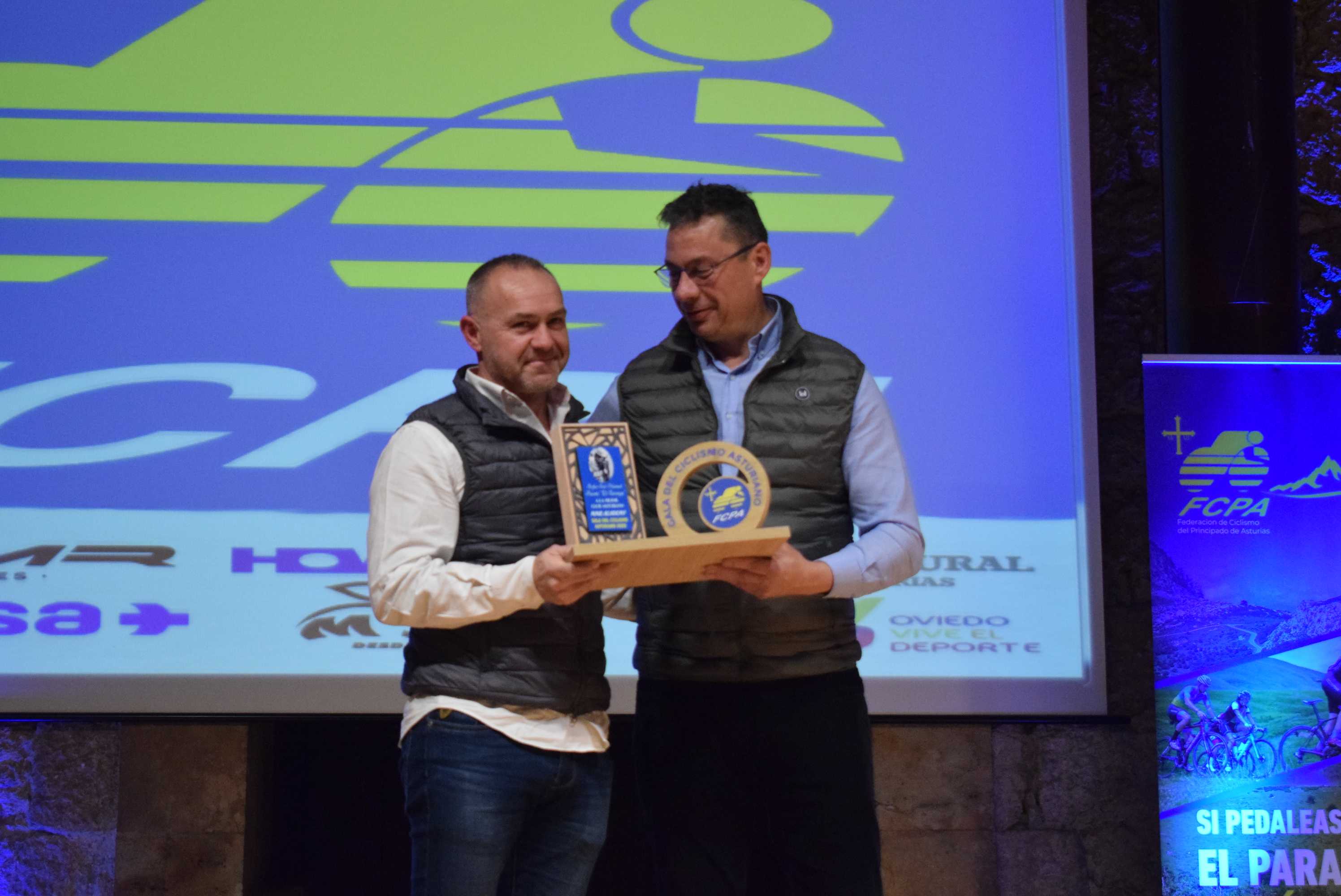 La Gala del Ciclismo Asturiano Premia la Diversidad y el Relevo Generacional en una Noche de Emociones