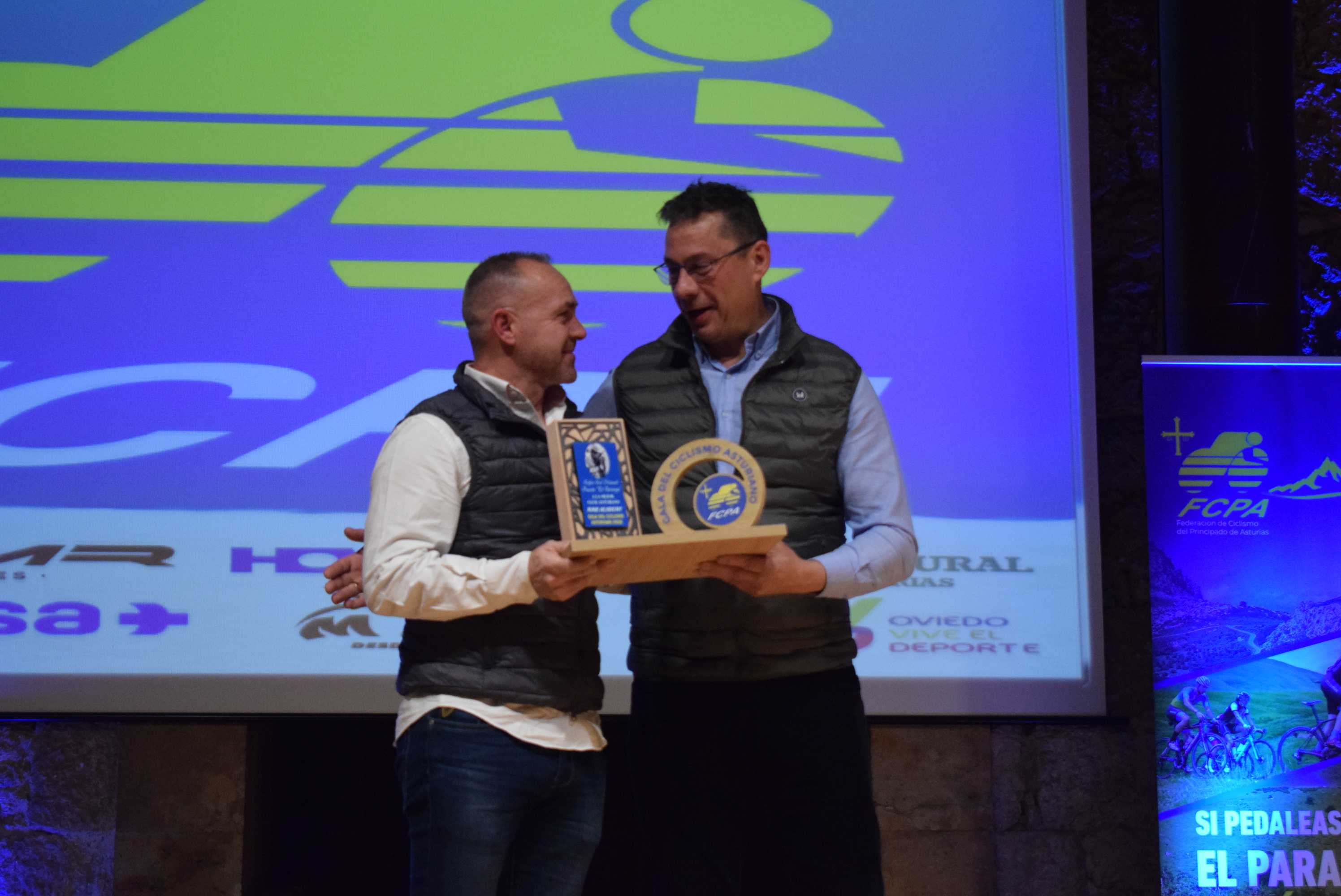 La Gala del Ciclismo Asturiano Premia la Diversidad y el Relevo Generacional en una Noche de Emociones
