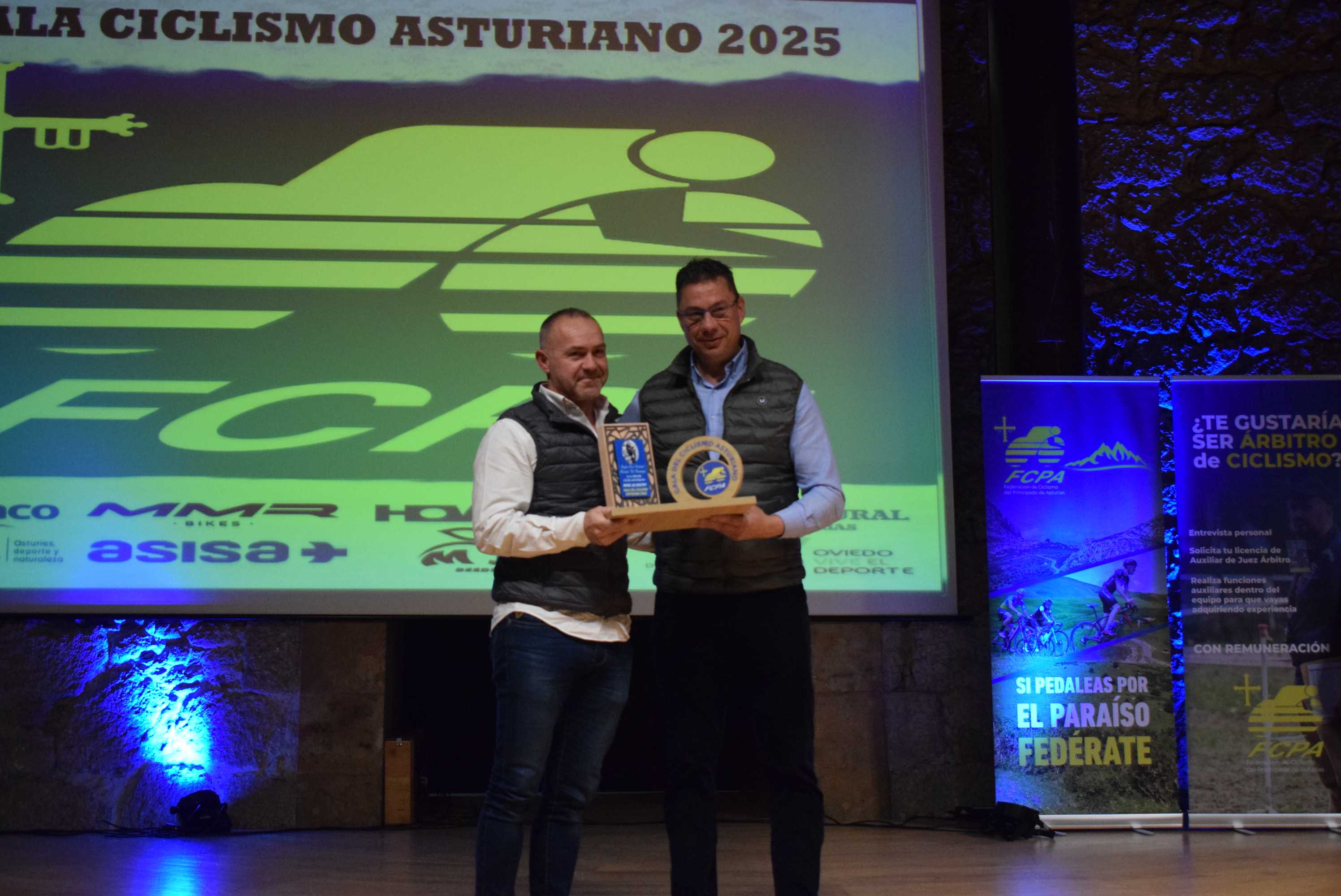 La Gala del Ciclismo Asturiano Premia la Diversidad y el Relevo Generacional en una Noche de Emociones