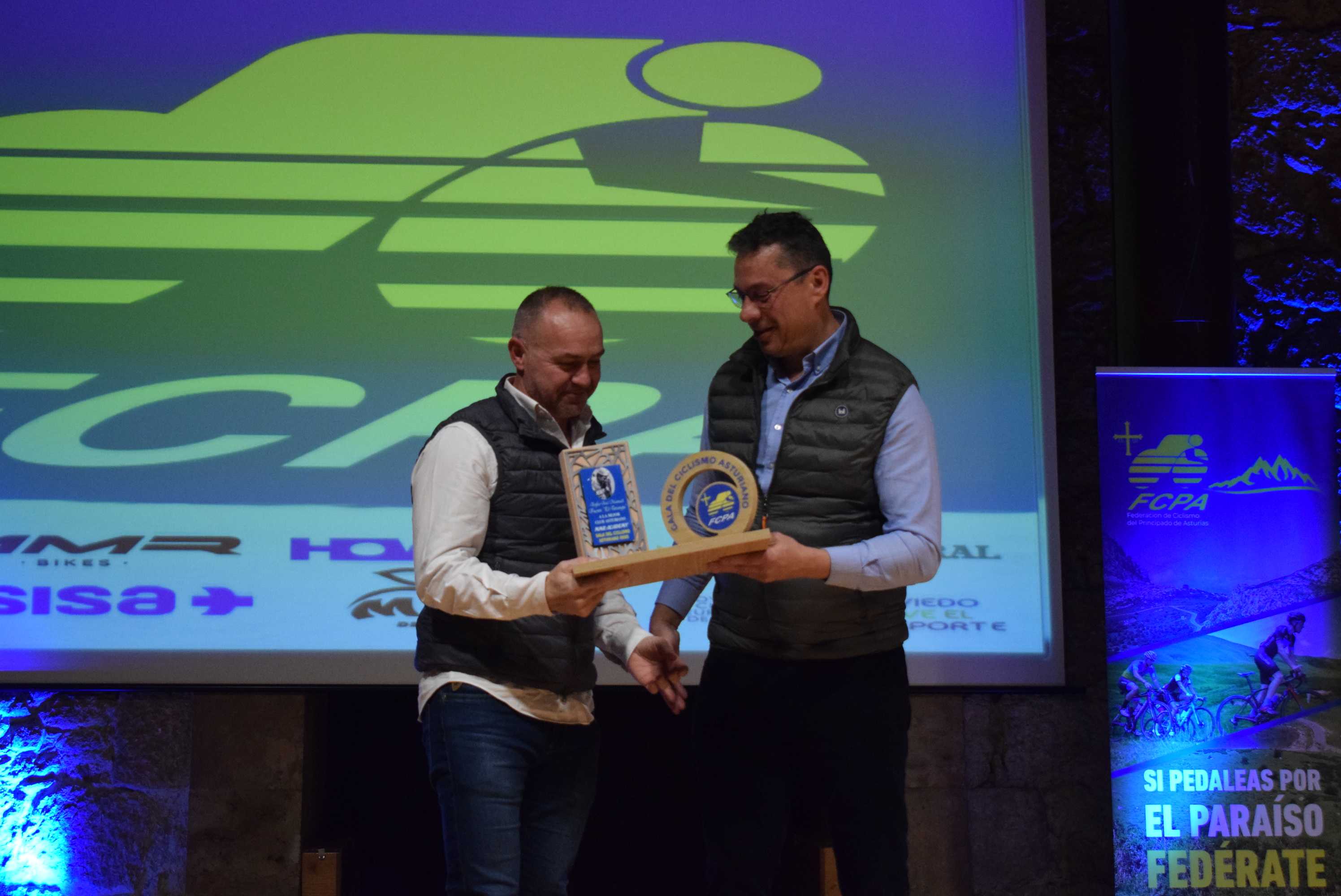 La Gala del Ciclismo Asturiano Premia la Diversidad y el Relevo Generacional en una Noche de Emociones