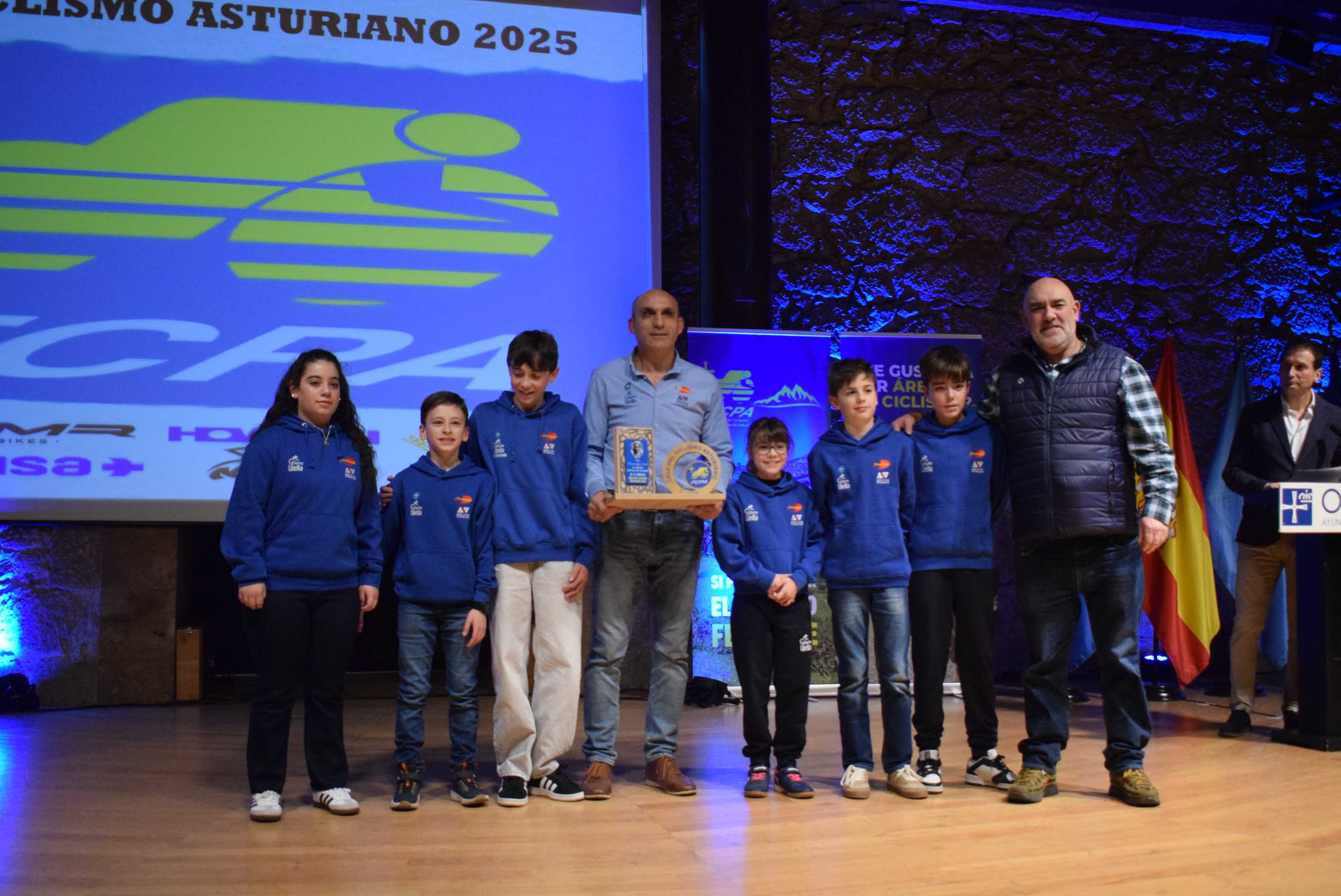 La Gala del Ciclismo Asturiano Premia la Diversidad y el Relevo Generacional en una Noche de Emociones