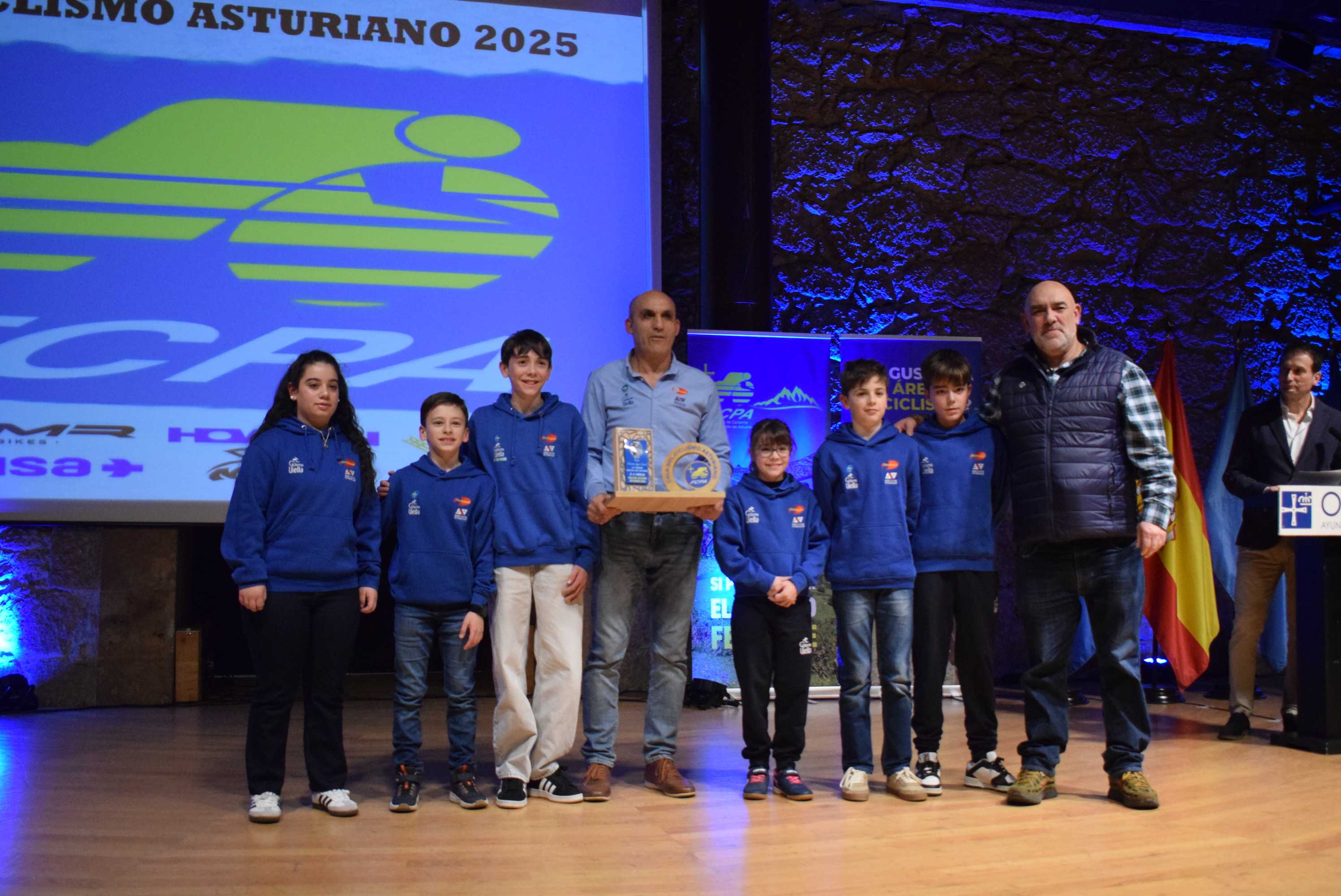 La Gala del Ciclismo Asturiano Premia la Diversidad y el Relevo Generacional en una Noche de Emociones