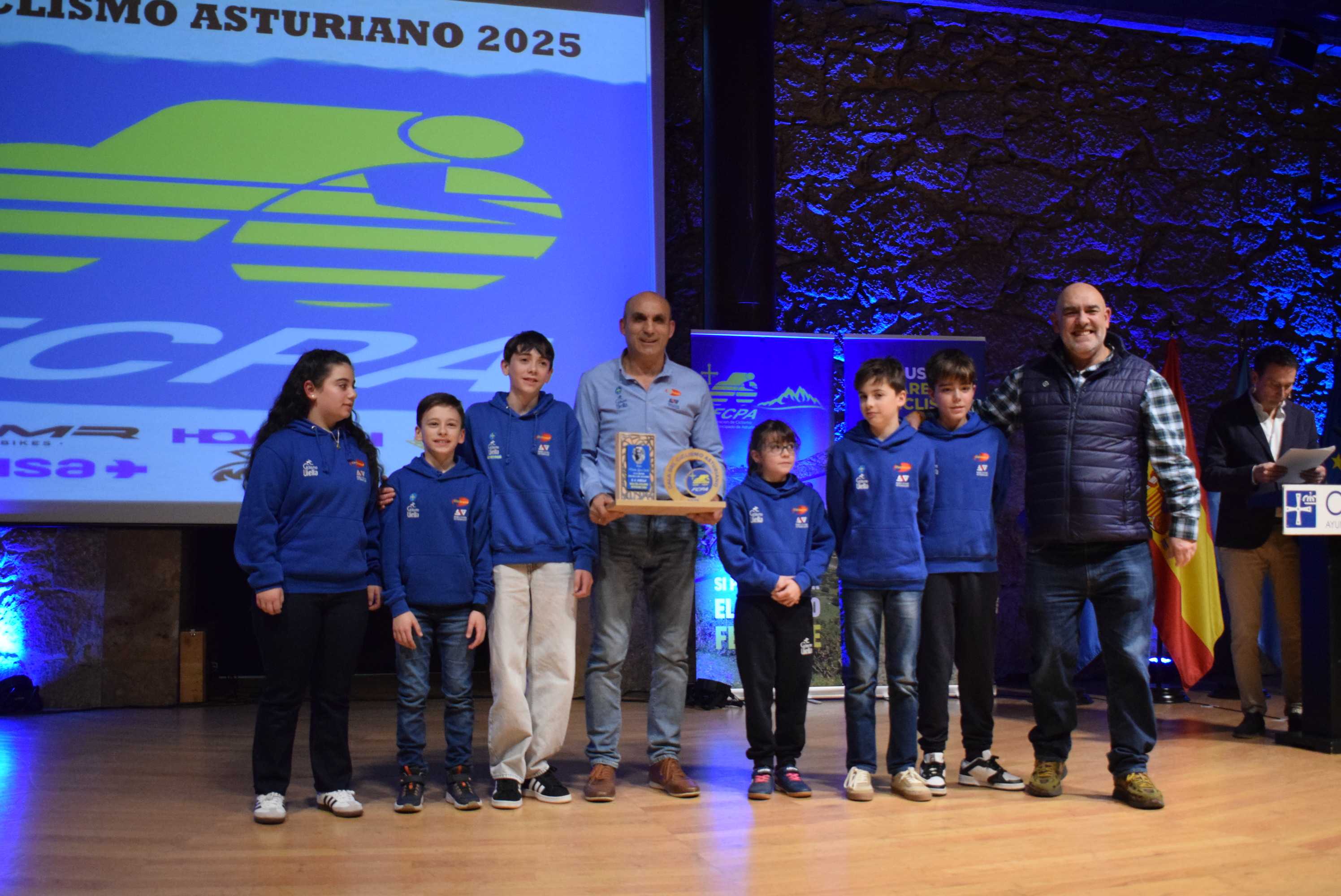 La Gala del Ciclismo Asturiano Premia la Diversidad y el Relevo Generacional en una Noche de Emociones