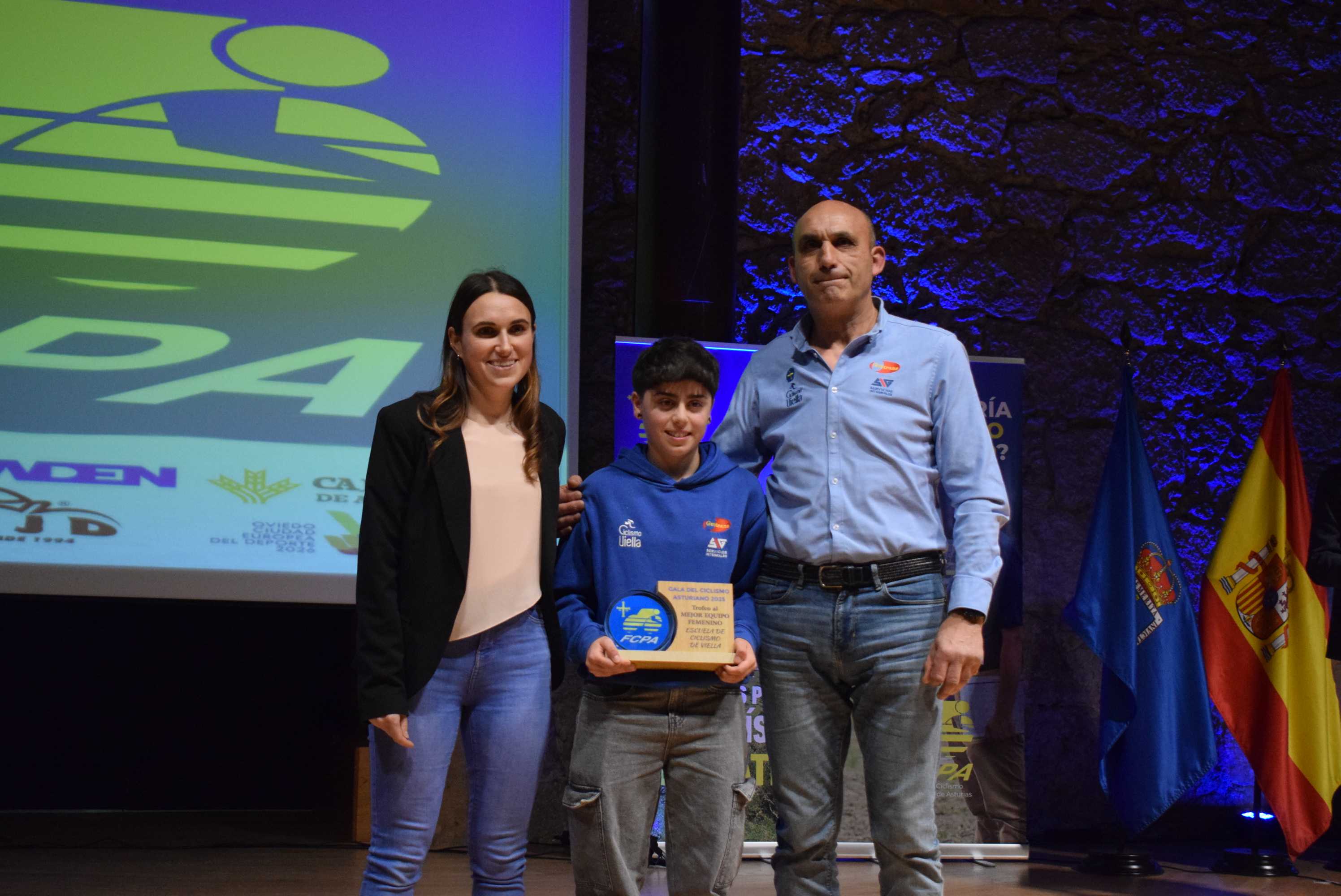 La Gala del Ciclismo Asturiano Premia la Diversidad y el Relevo Generacional en una Noche de Emociones