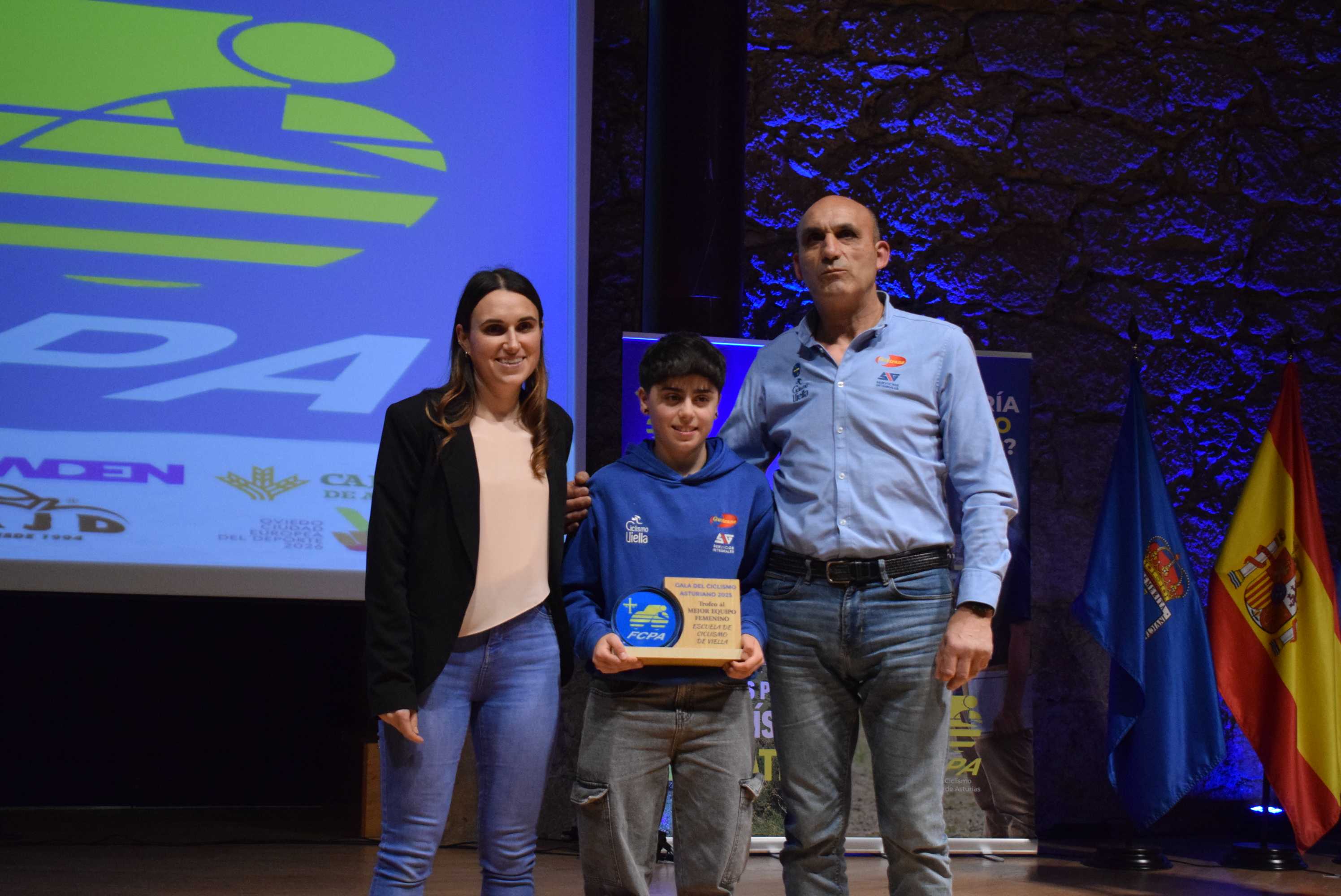 La Gala del Ciclismo Asturiano Premia la Diversidad y el Relevo Generacional en una Noche de Emociones