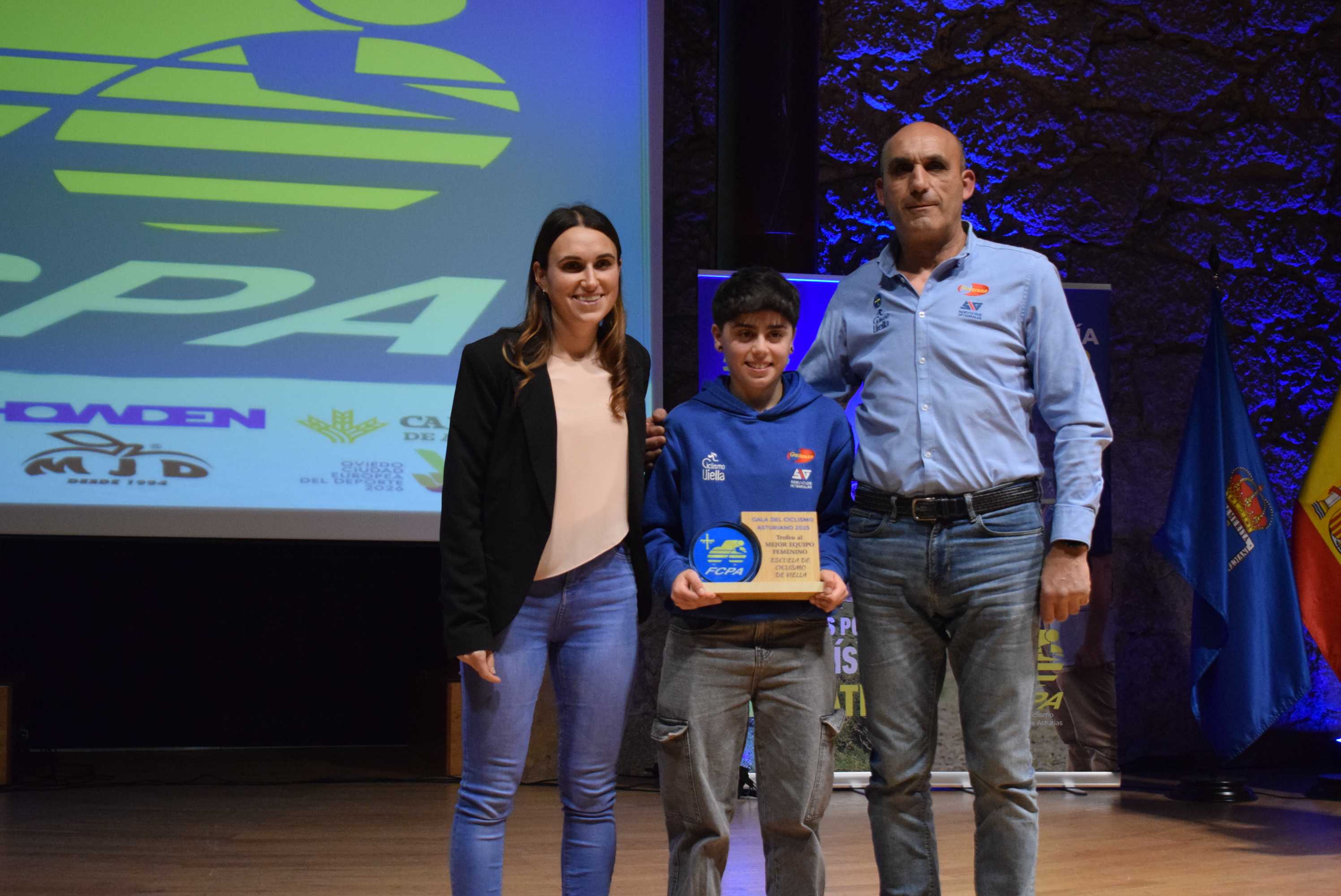 La Gala del Ciclismo Asturiano Premia la Diversidad y el Relevo Generacional en una Noche de Emociones