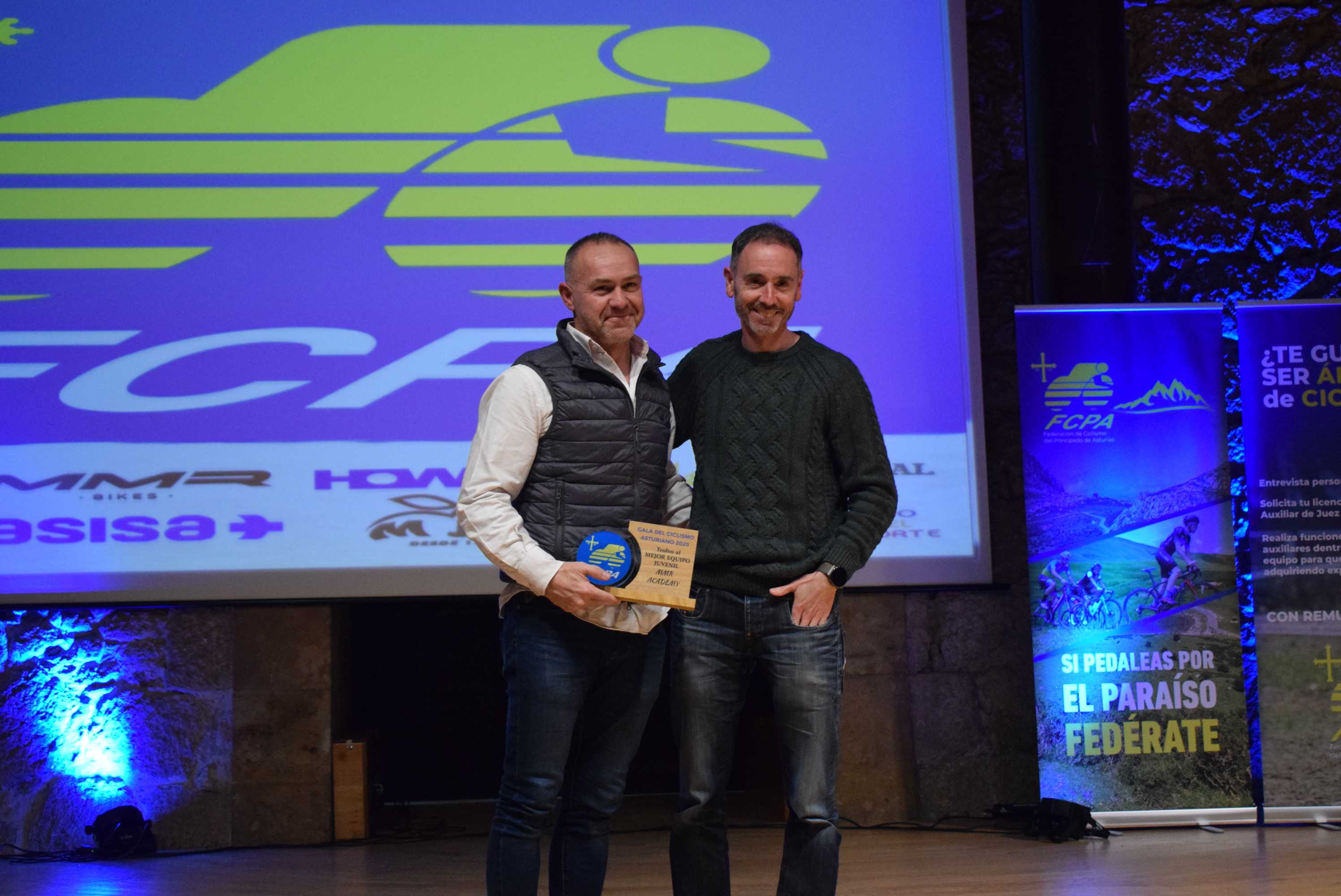 La Gala del Ciclismo Asturiano Premia la Diversidad y el Relevo Generacional en una Noche de Emociones