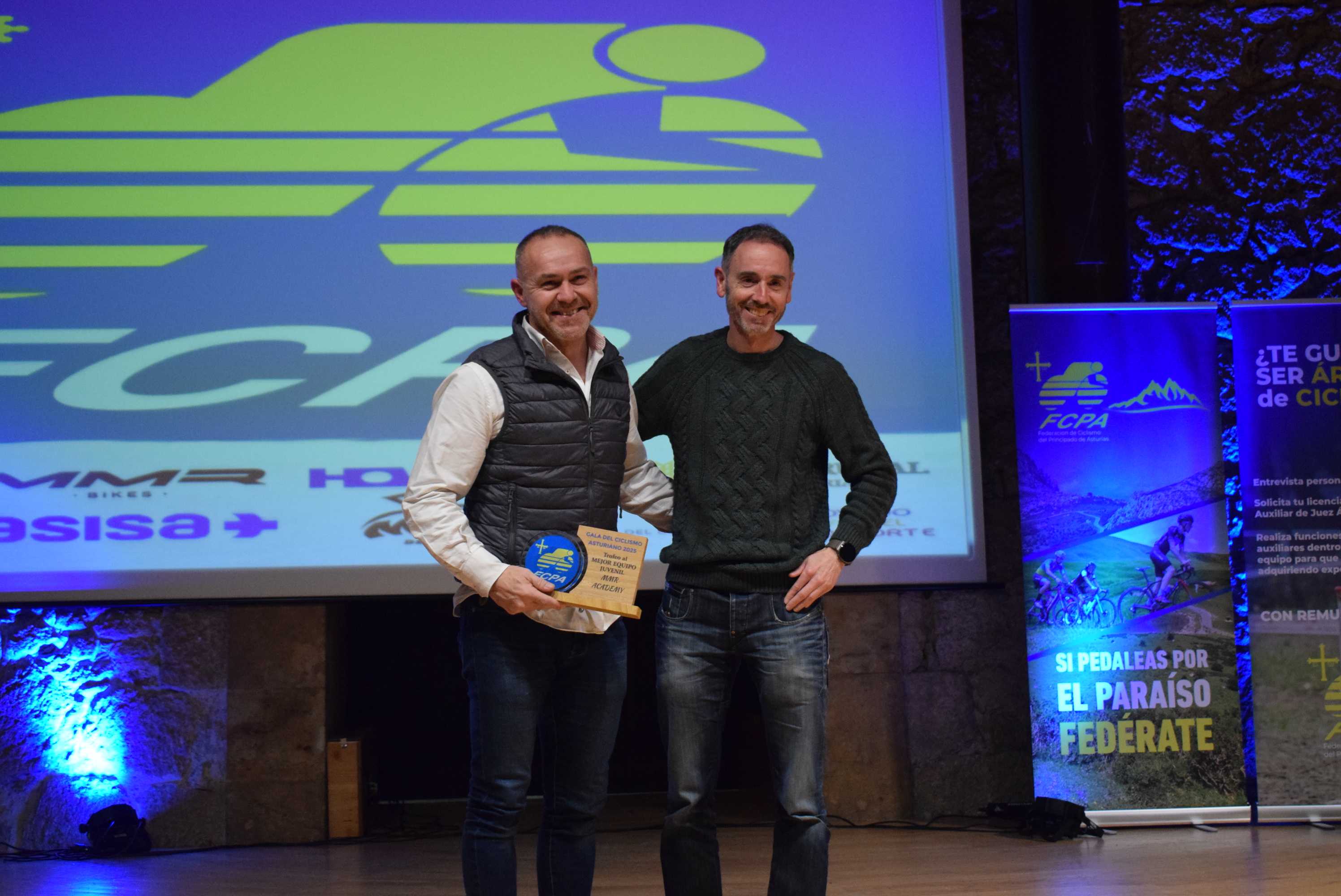 La Gala del Ciclismo Asturiano Premia la Diversidad y el Relevo Generacional en una Noche de Emociones