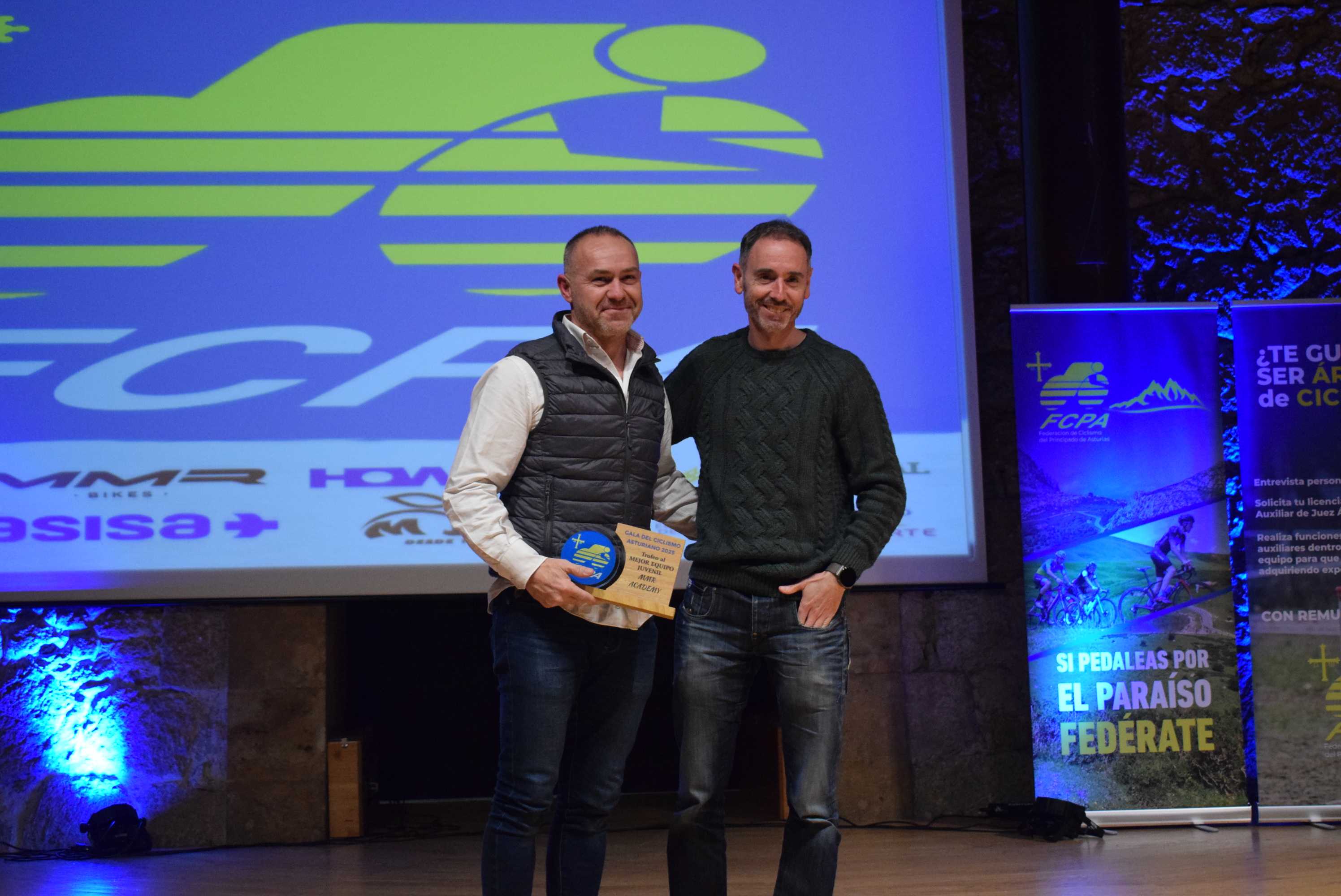 La Gala del Ciclismo Asturiano Premia la Diversidad y el Relevo Generacional en una Noche de Emociones